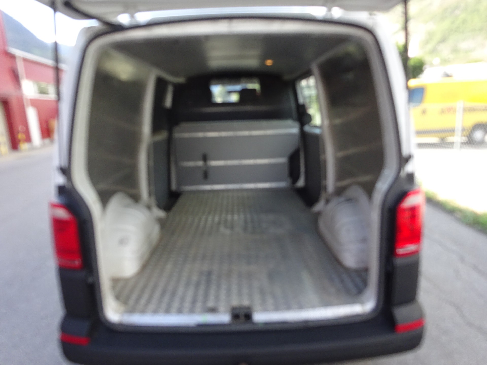 VW T6 2.0 TDI 4Motion long-image-21