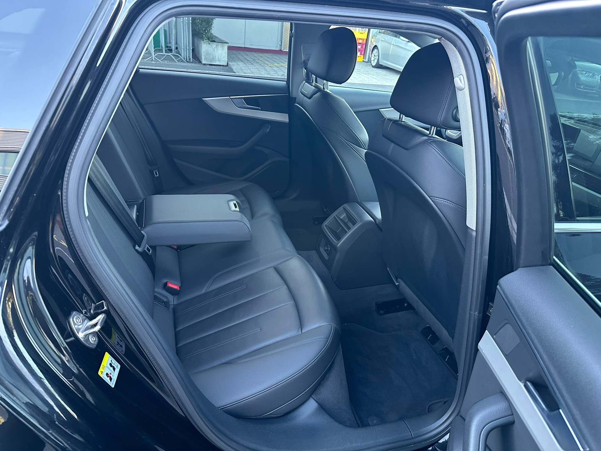 AUDI A4 Avant 35 TDI S-tronic-image-12