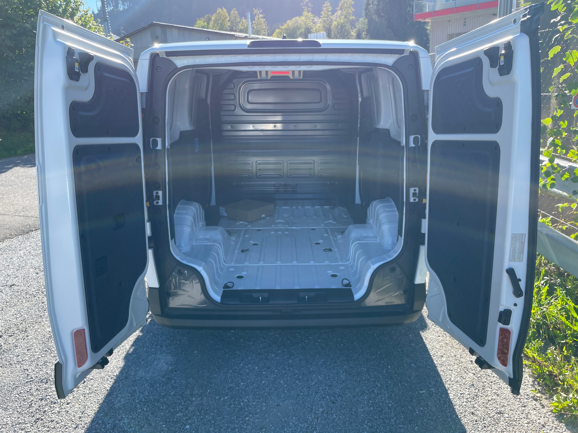 KIA PV5 Cargo 71.2 kWh Plus L2H1 mit 2-Schiebetüren und Wärmepumpe-image-5
