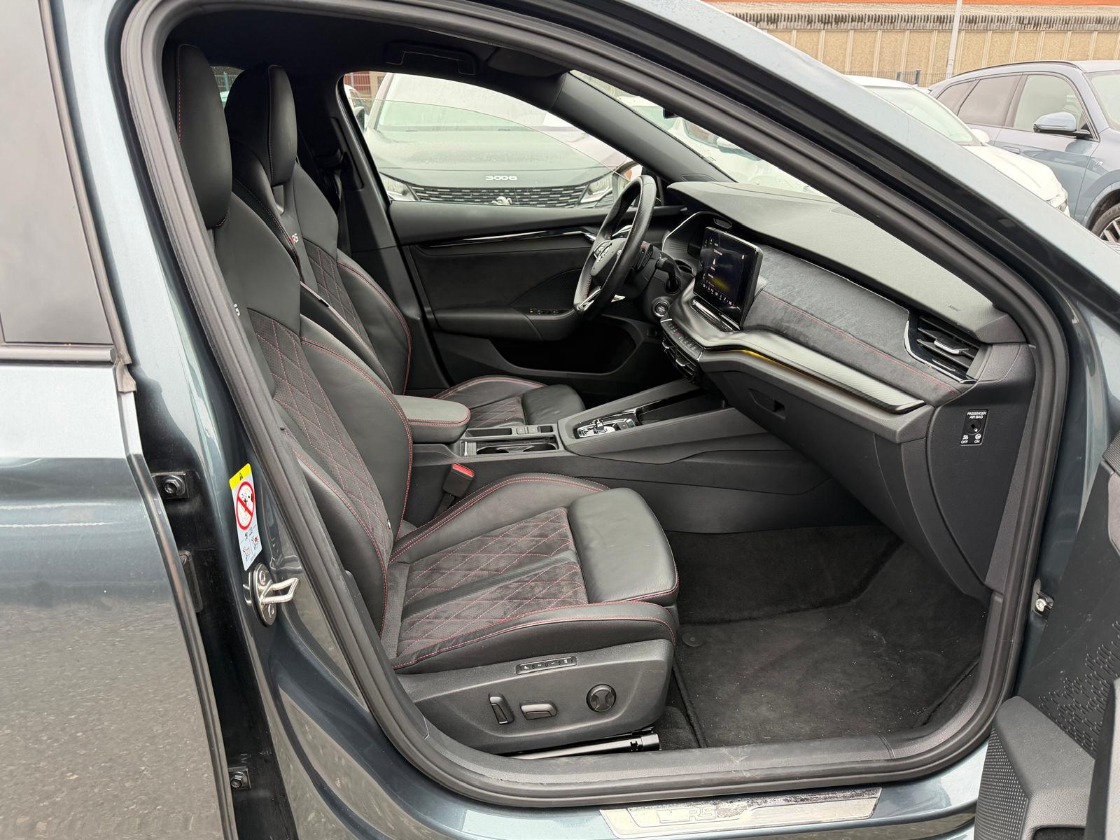 SKODA Octavia Combi 2.0 TSI RS DSG-image-8