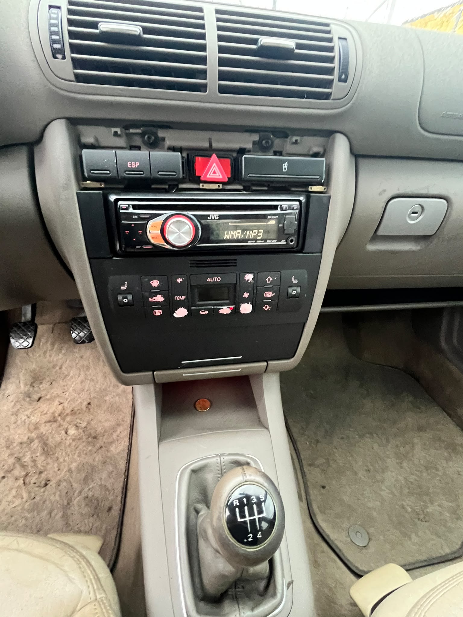 AUDI A3 1.8 T Attraction-image-7