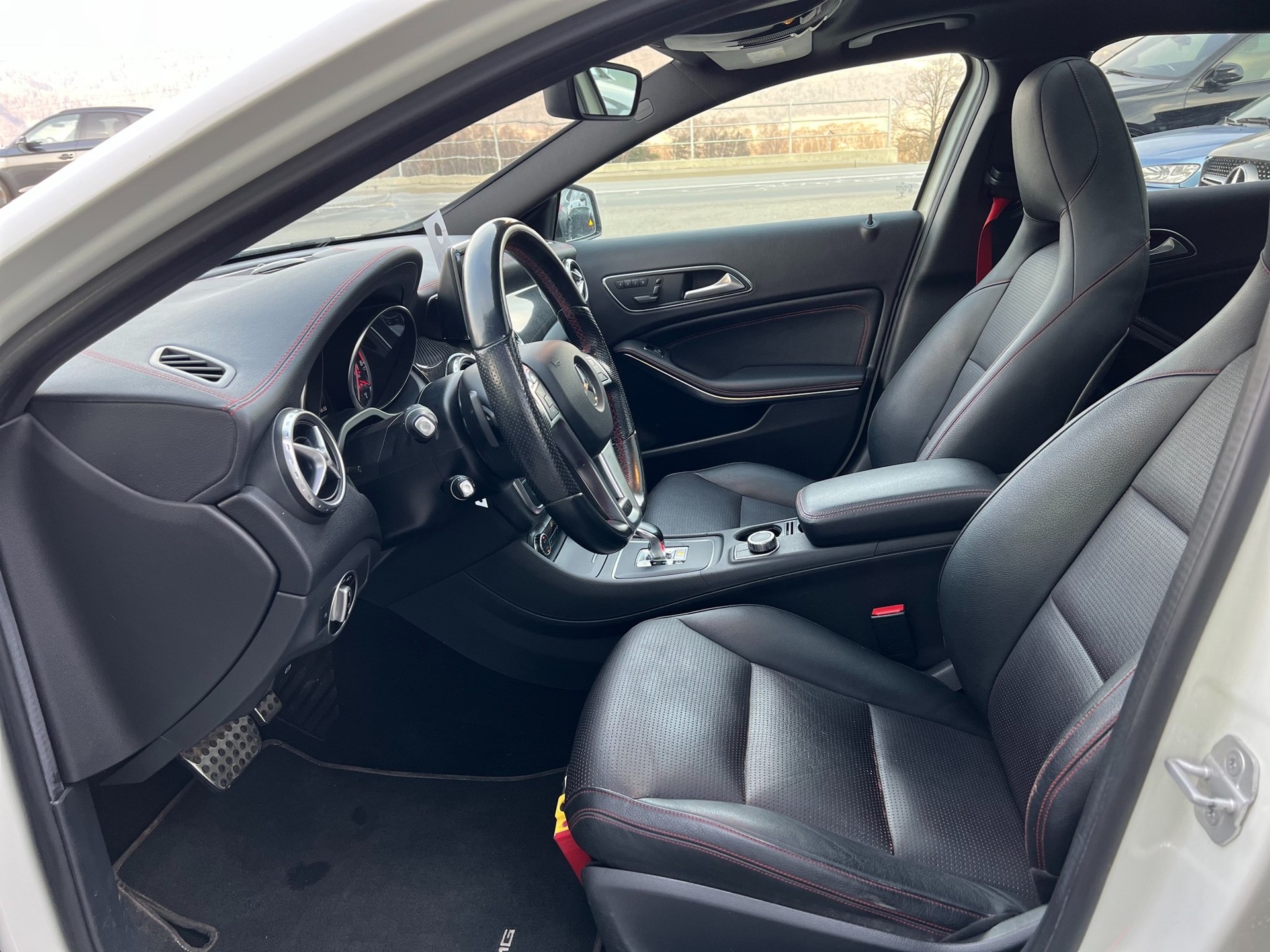 MERCEDES-BENZ GLA 45 AMG 4Matic 7G-DCT-image-9