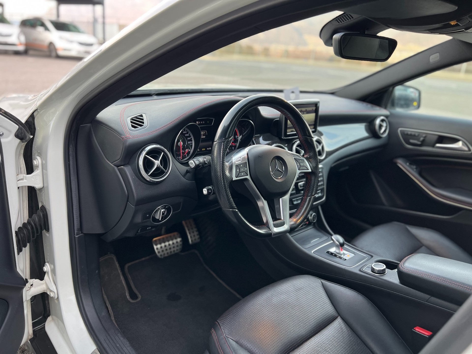 MERCEDES-BENZ GLA 45 AMG 4Matic 7G-DCT-image-17
