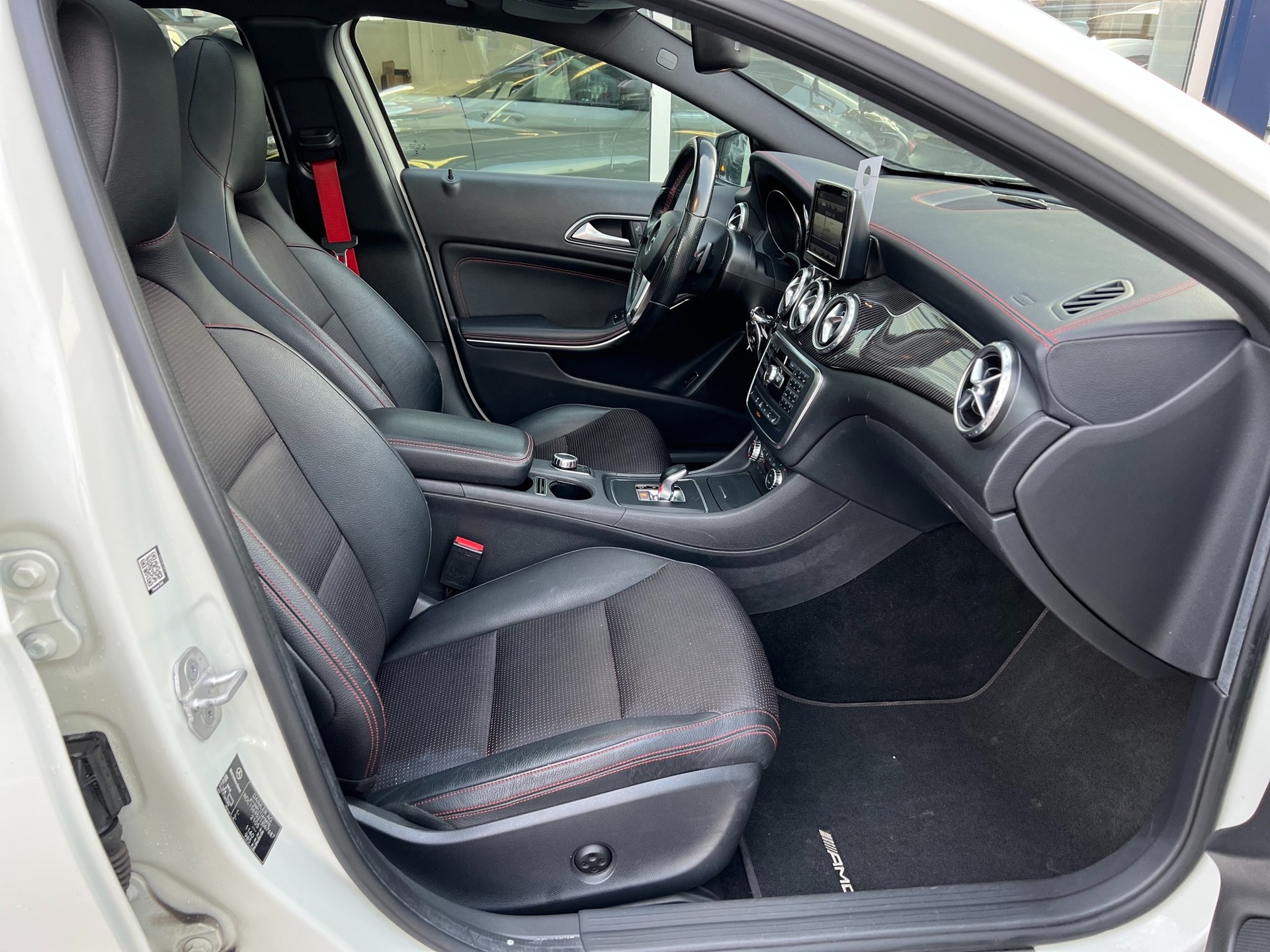 MERCEDES-BENZ GLA 45 AMG 4Matic 7G-DCT-image-21