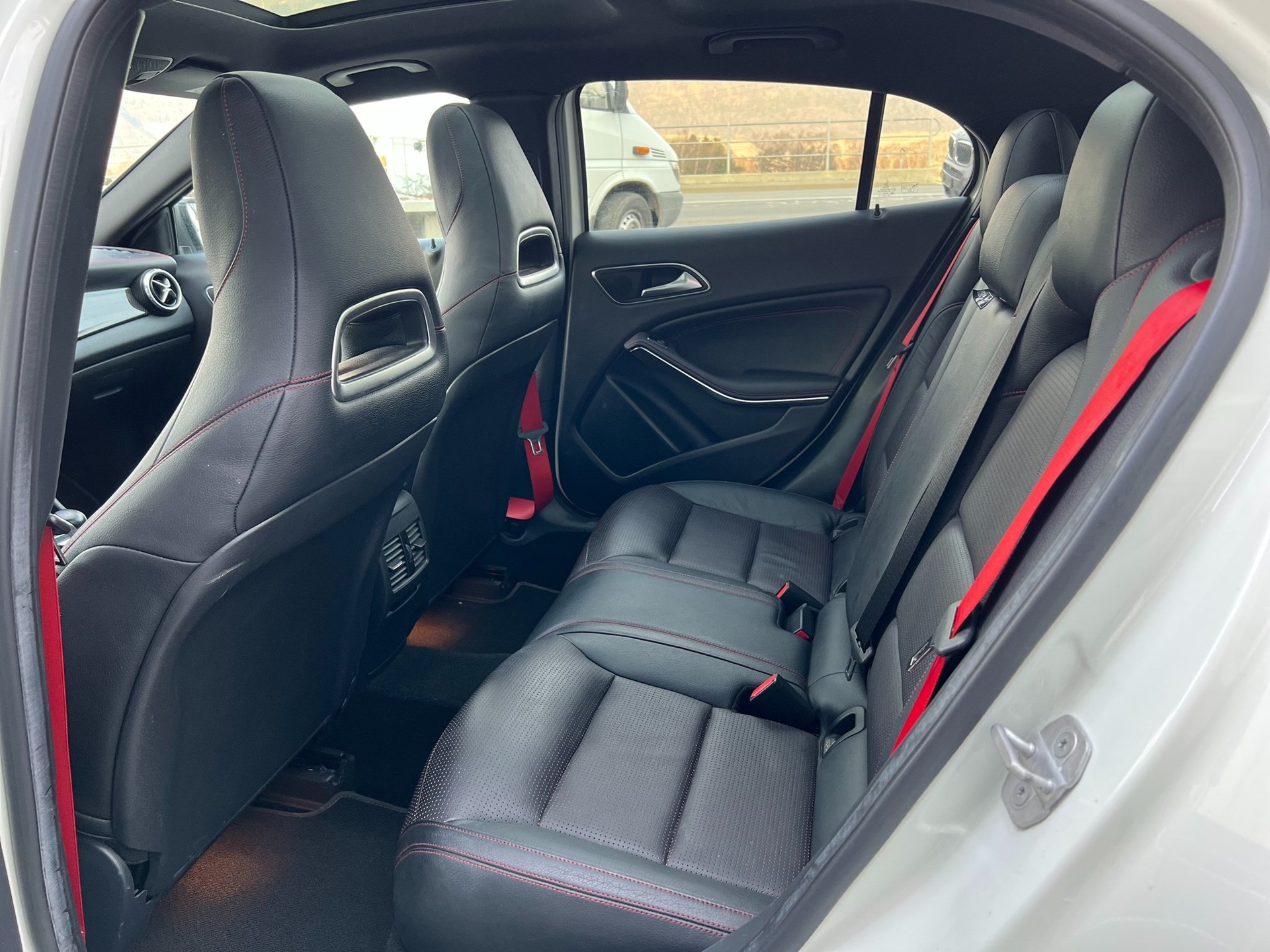 MERCEDES-BENZ GLA 45 AMG 4Matic 7G-DCT-image-22