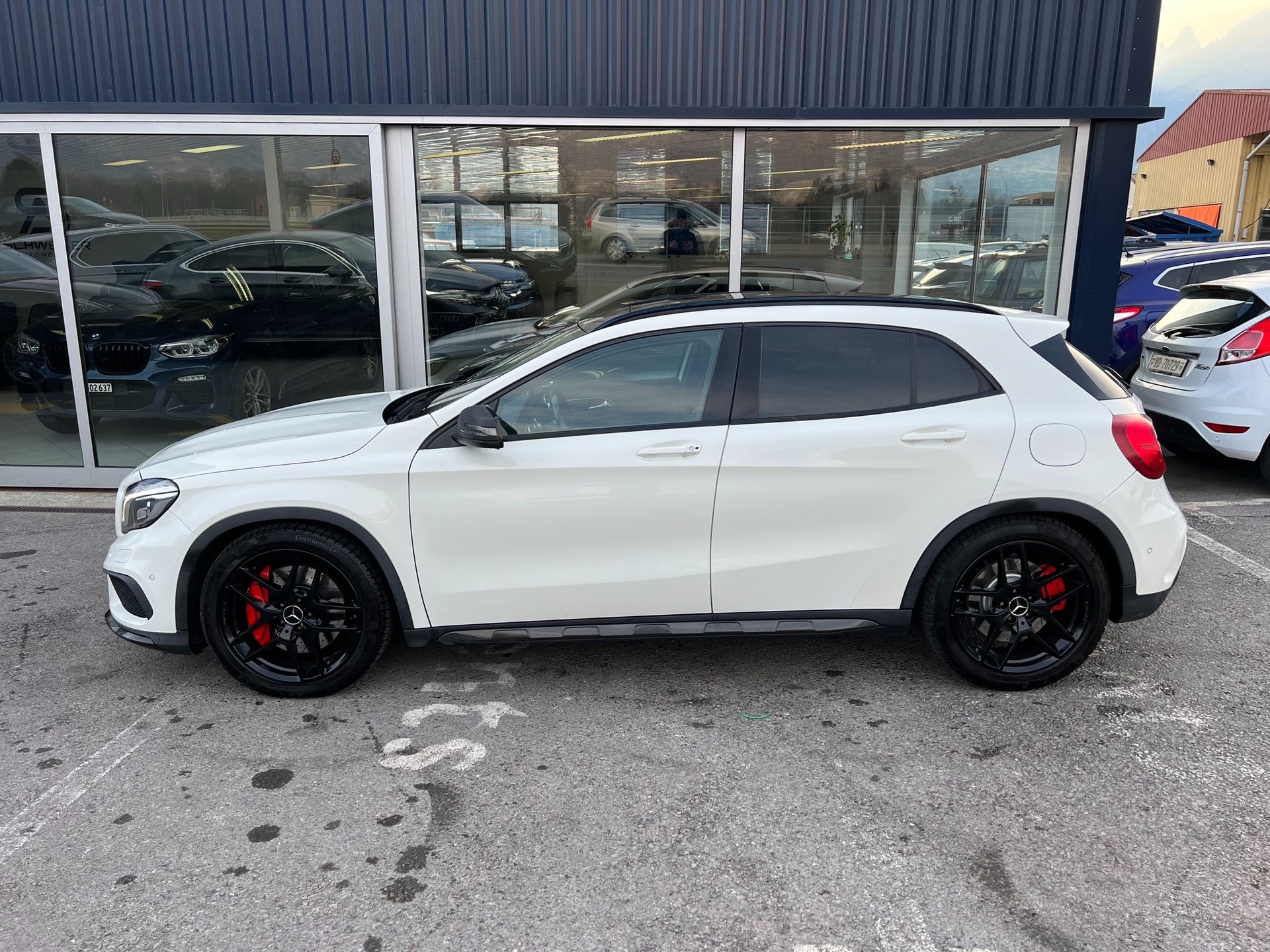 MERCEDES-BENZ GLA 45 AMG 4Matic 7G-DCT-image-3