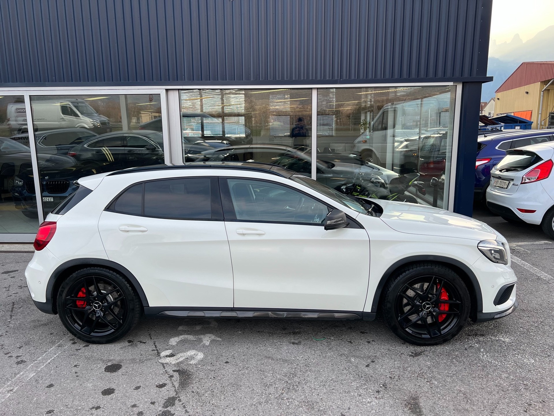MERCEDES-BENZ GLA 45 AMG 4Matic 7G-DCT-image-4