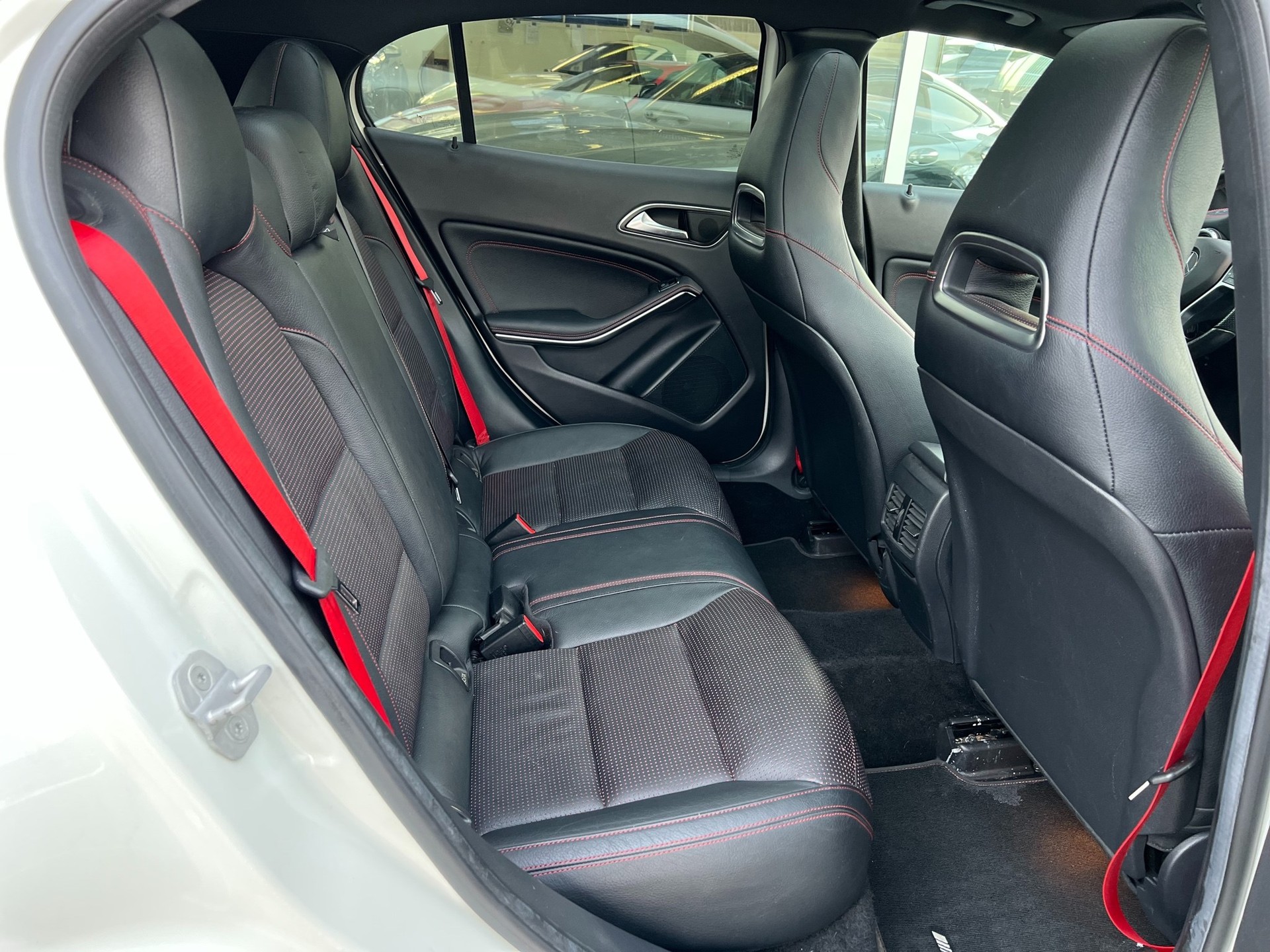 MERCEDES-BENZ GLA 45 AMG 4Matic 7G-DCT-image-25