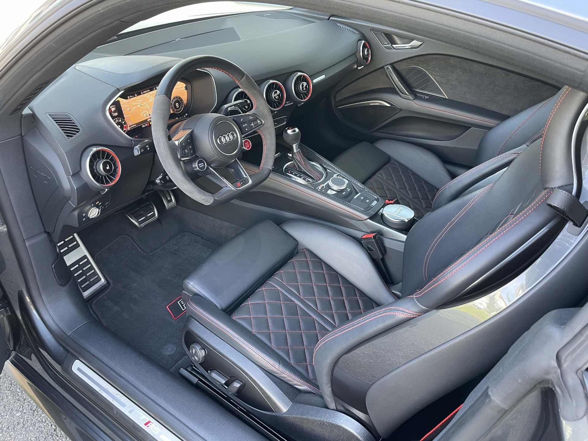 AUDI TT RS Coupé 2.5 TFSI quattro S-Tronic-image-5