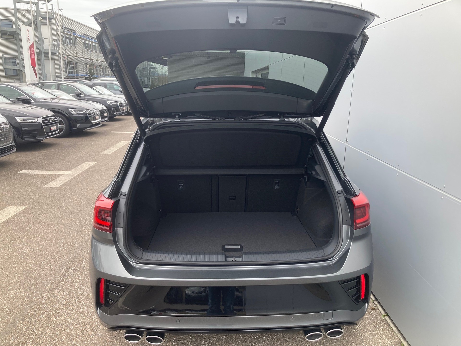 VW T-Roc 2.0 TSI R DSG 4Motion-image-10