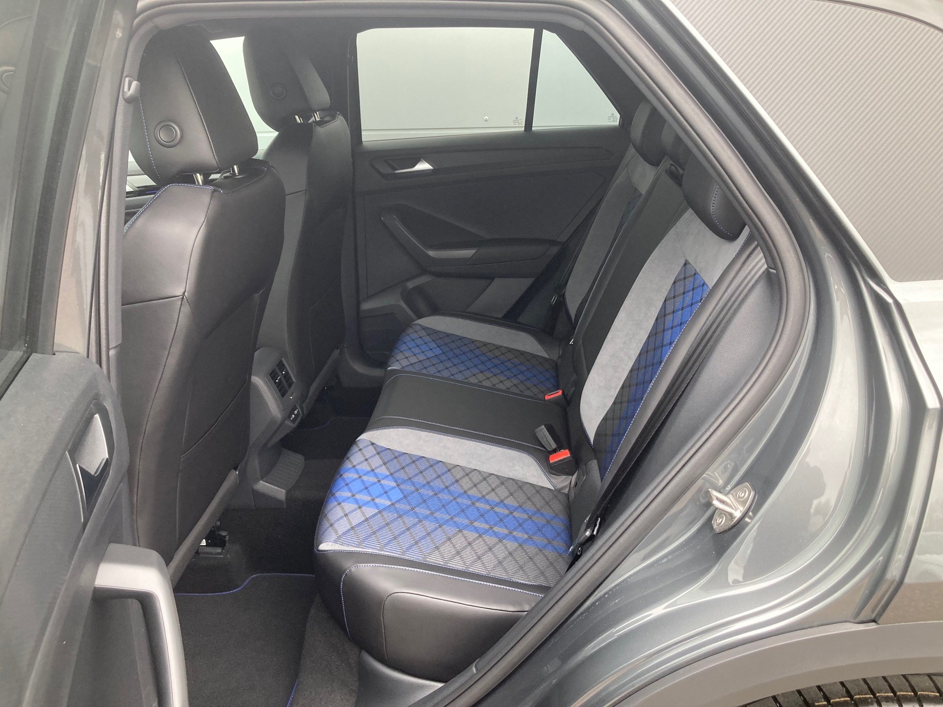 VW T-Roc 2.0 TSI R DSG 4Motion-image-8