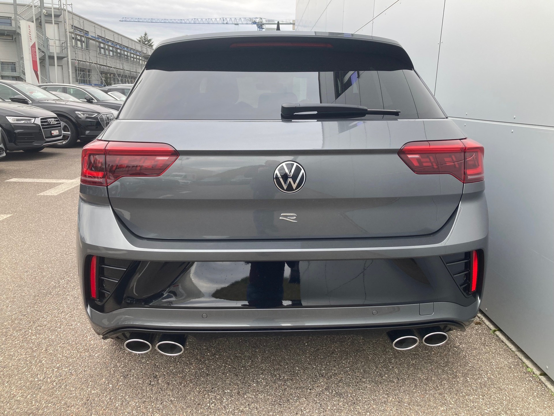 VW T-Roc 2.0 TSI R DSG 4Motion-image-4