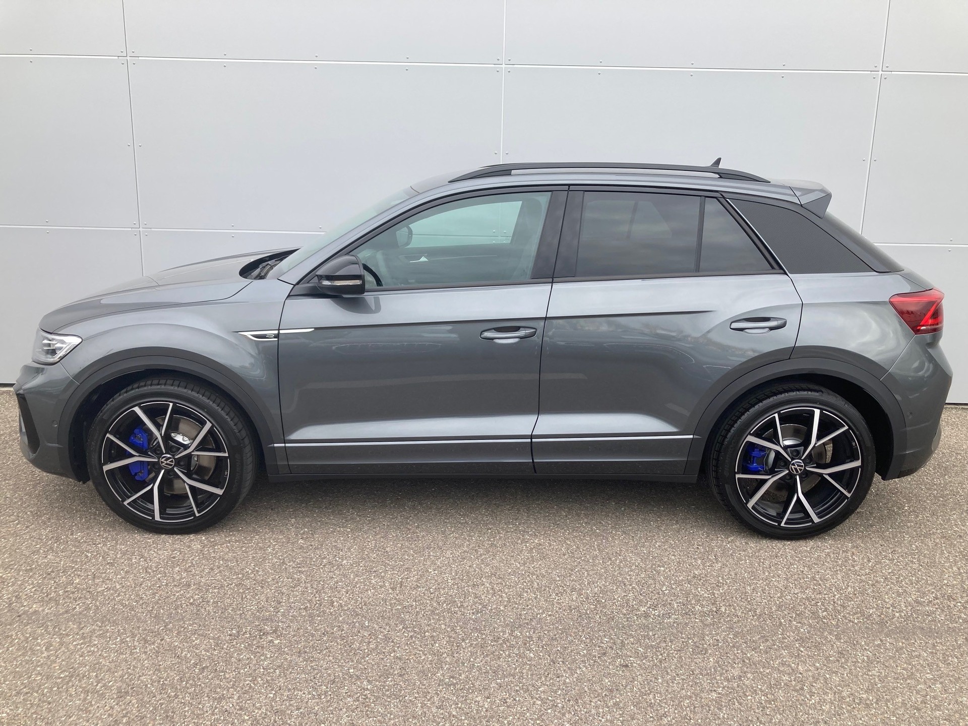VW T-Roc 2.0 TSI R DSG 4Motion-image-1