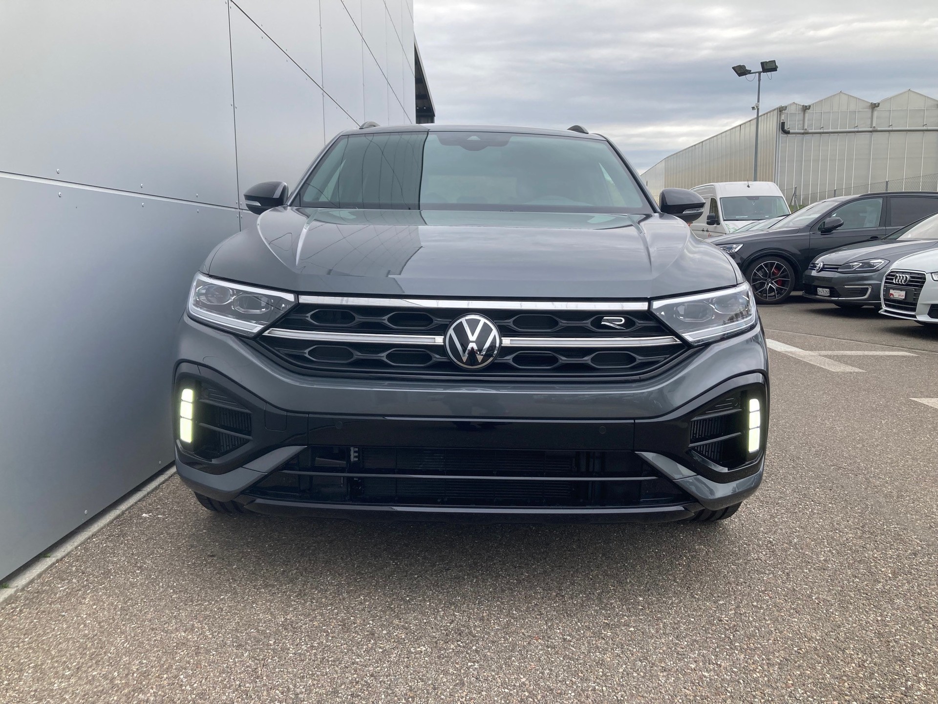 VW T-Roc 2.0 TSI R DSG 4Motion-image-2