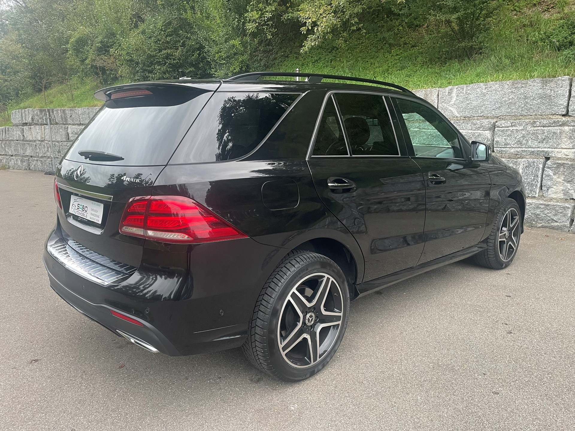 MERCEDES-BENZ GLE 350 d 4Matic AMG-Line 9G-Tronic-image-2