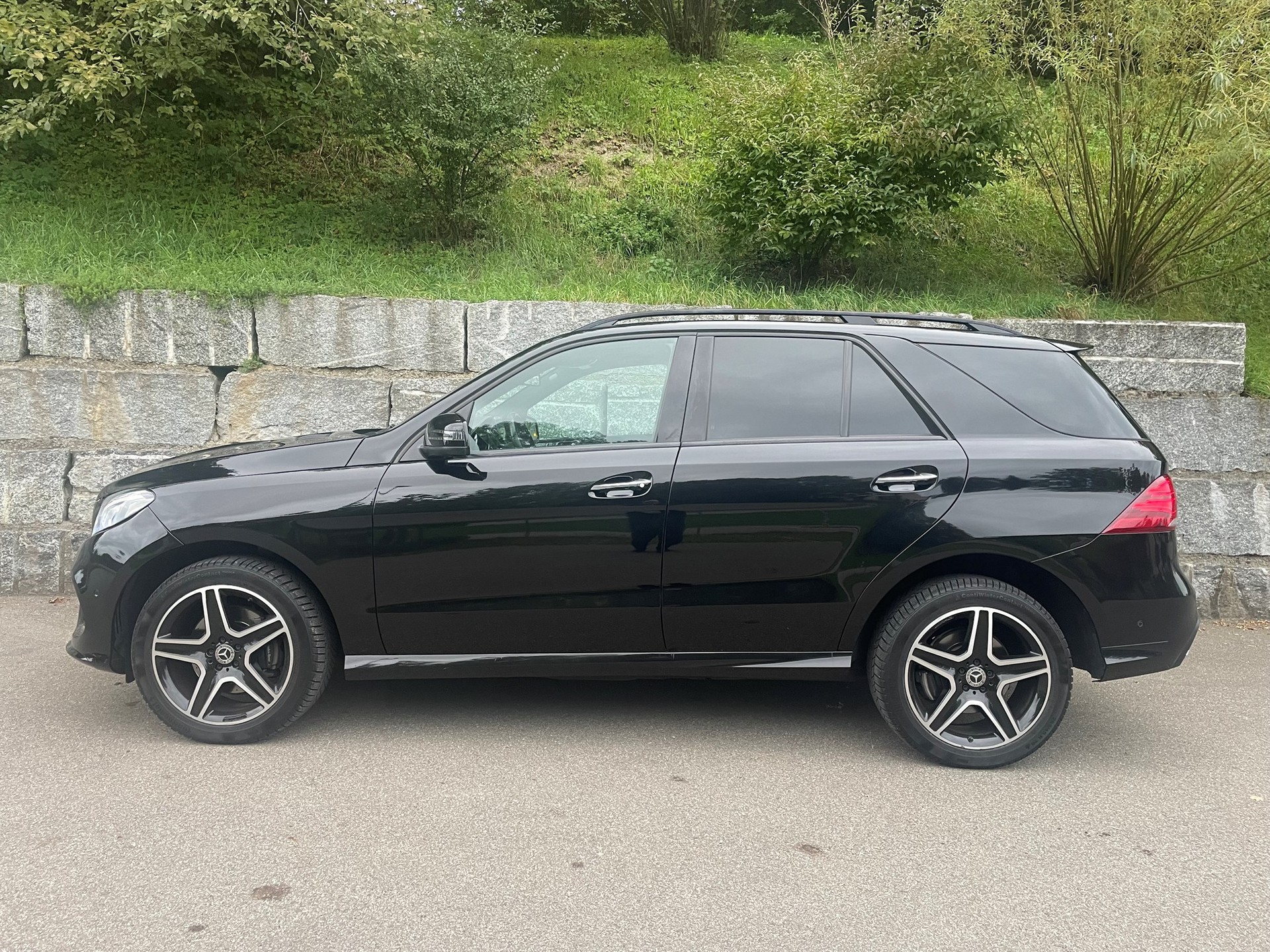 MERCEDES-BENZ GLE 350 d 4Matic AMG-Line 9G-Tronic-image-10