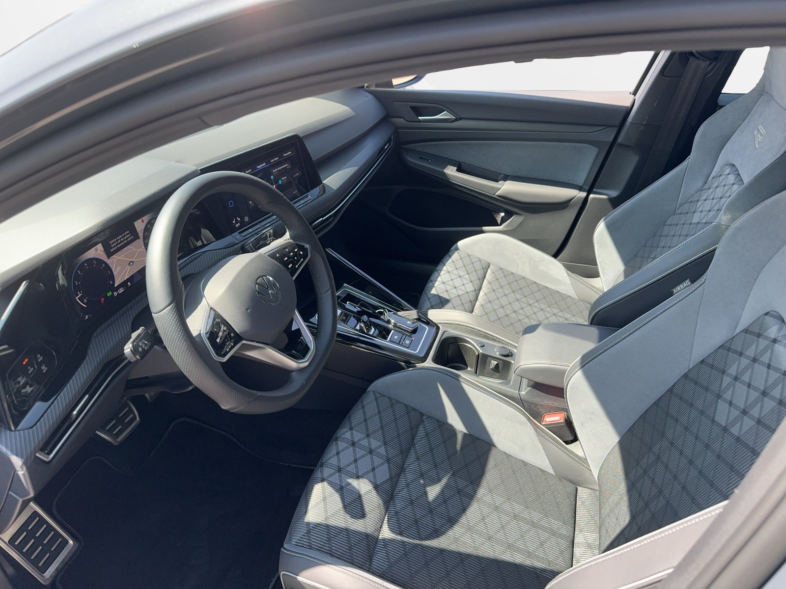 VW Golf Variant 2.0 TSI R-Line DSG 4Motion-image-8