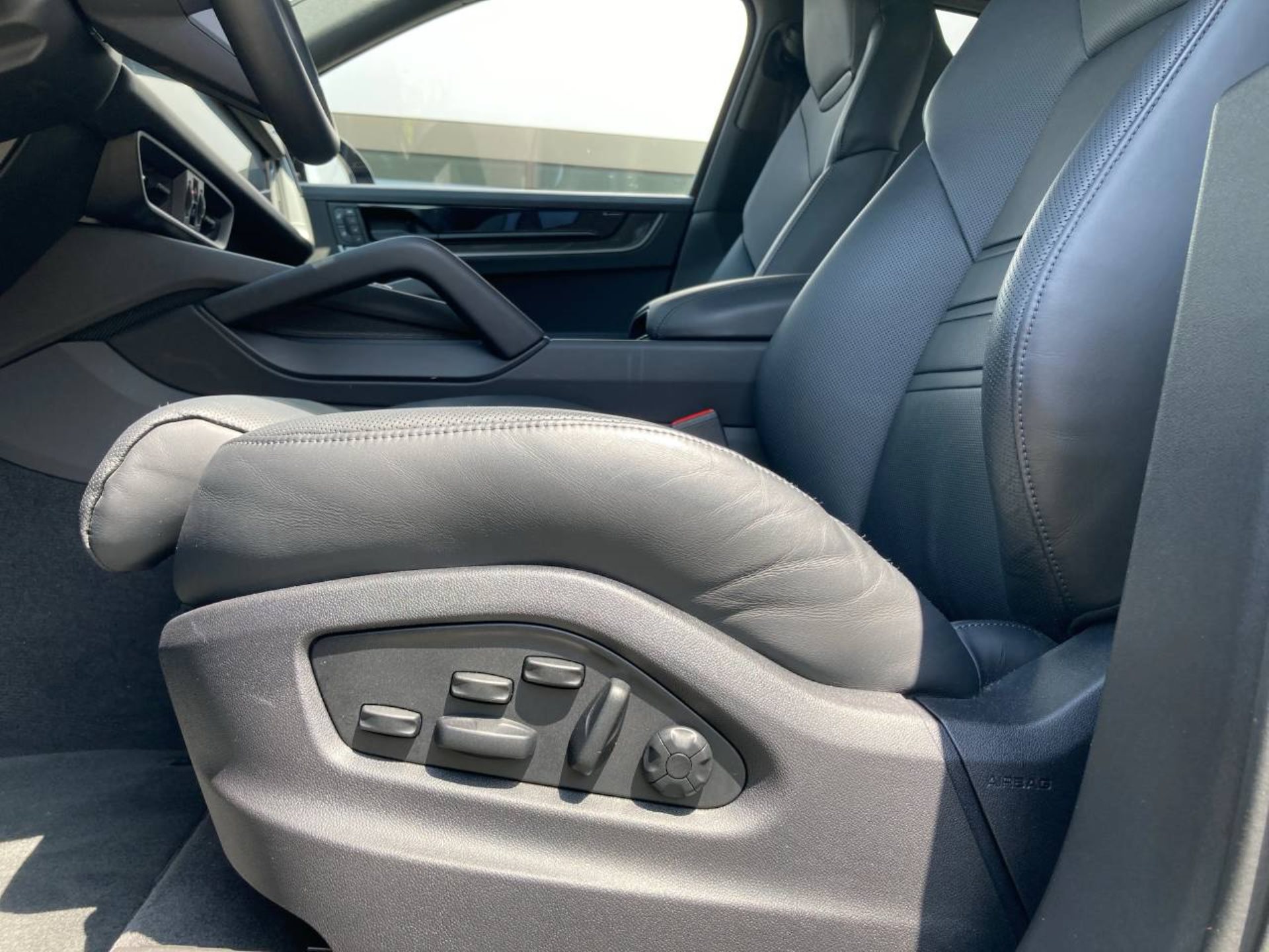 PORSCHE Cayenne S E-Hybrid Coupé-image-23
