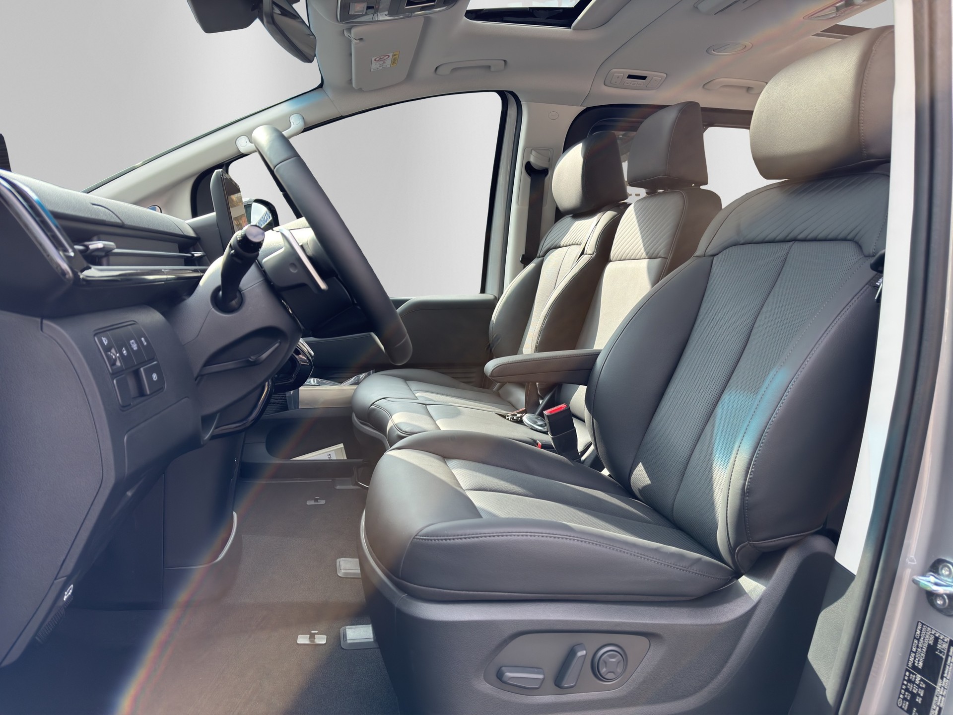 HYUNDAI Staria W. 1.6 HEV Vertex-image-11