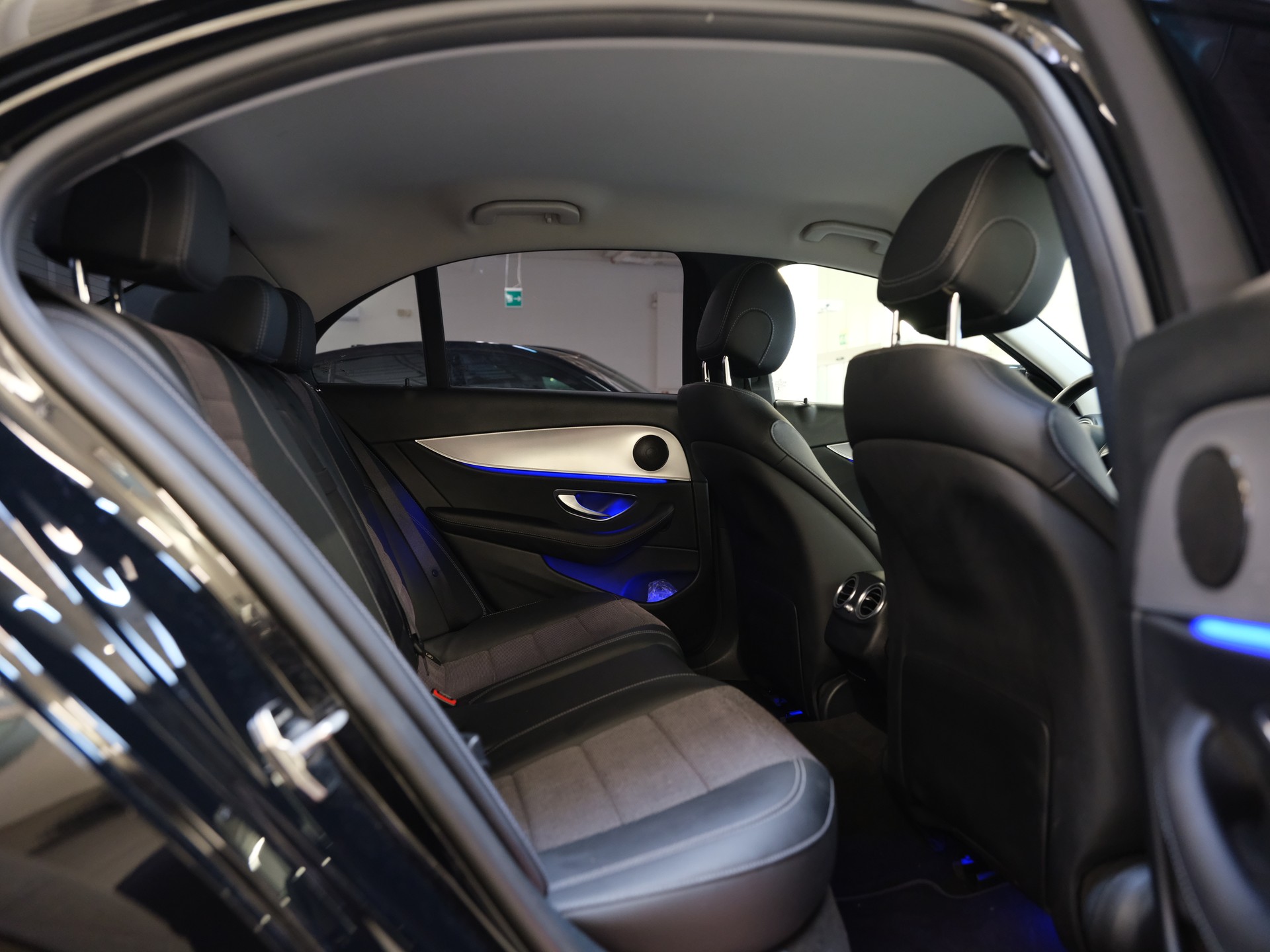 MERCEDES-BENZ E 220 d Avantgarde 9G-Tronic-image-11