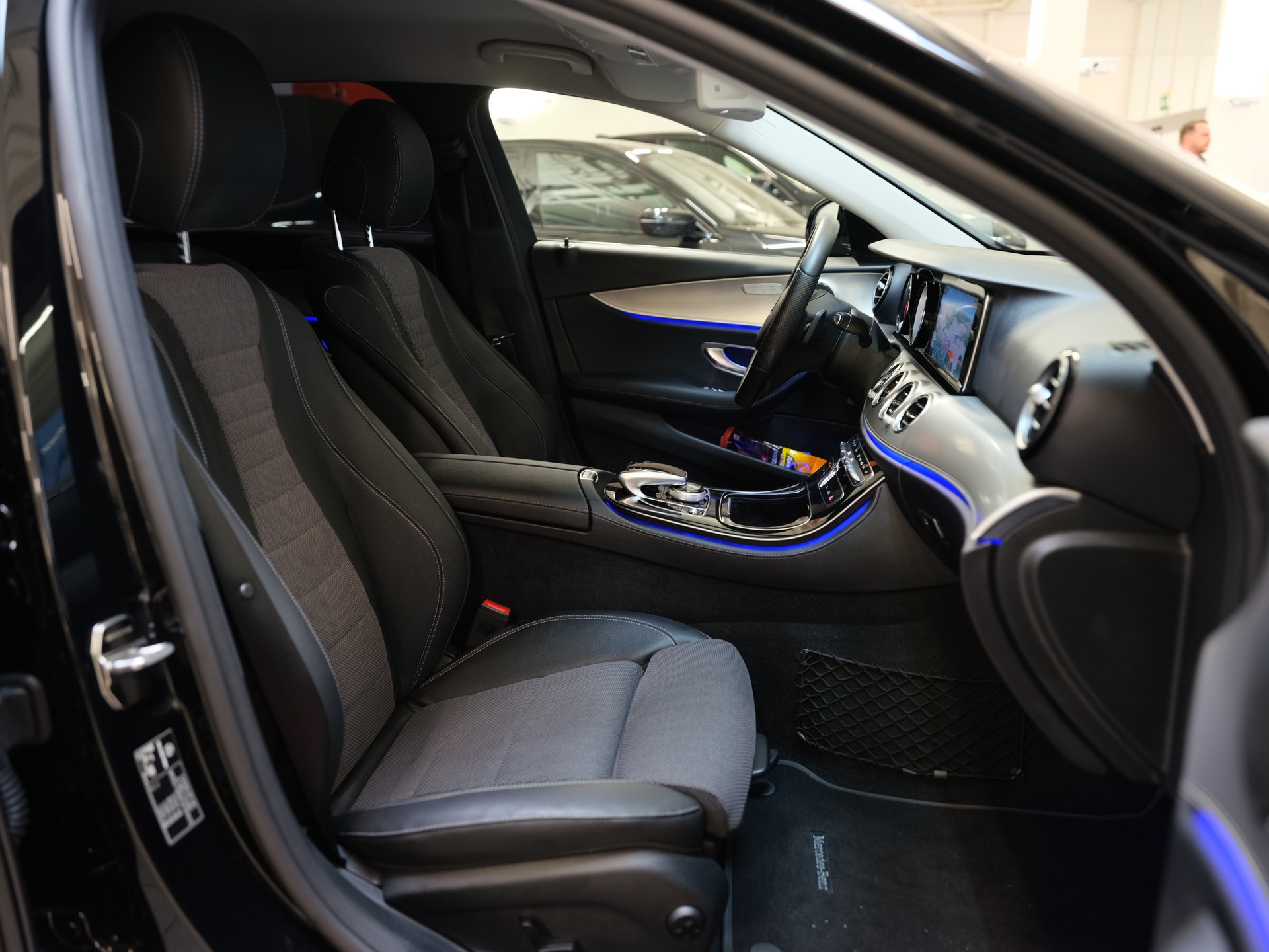 MERCEDES-BENZ E 220 d Avantgarde 9G-Tronic-image-10