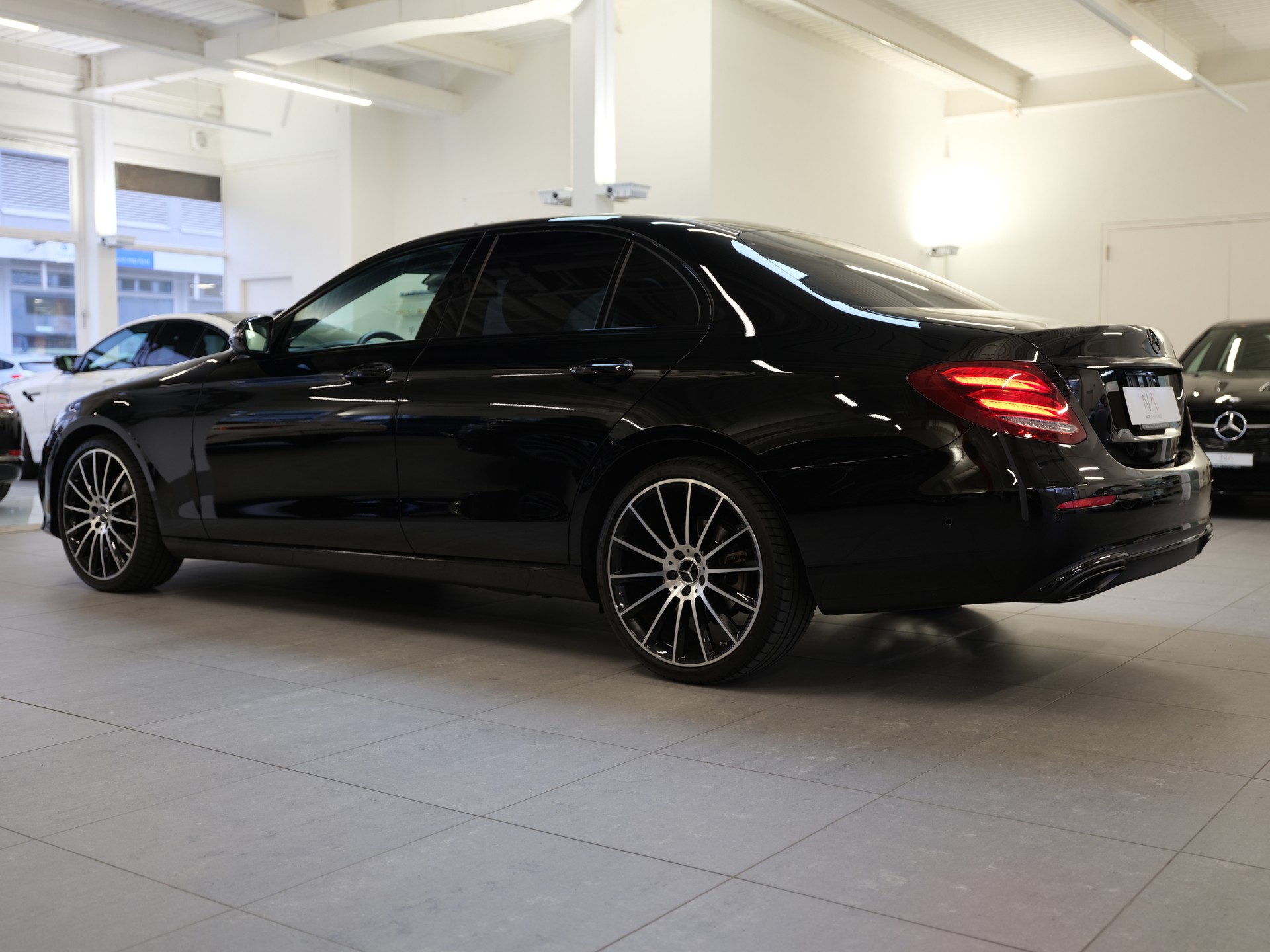 MERCEDES-BENZ E 220 d Avantgarde 9G-Tronic-image-3