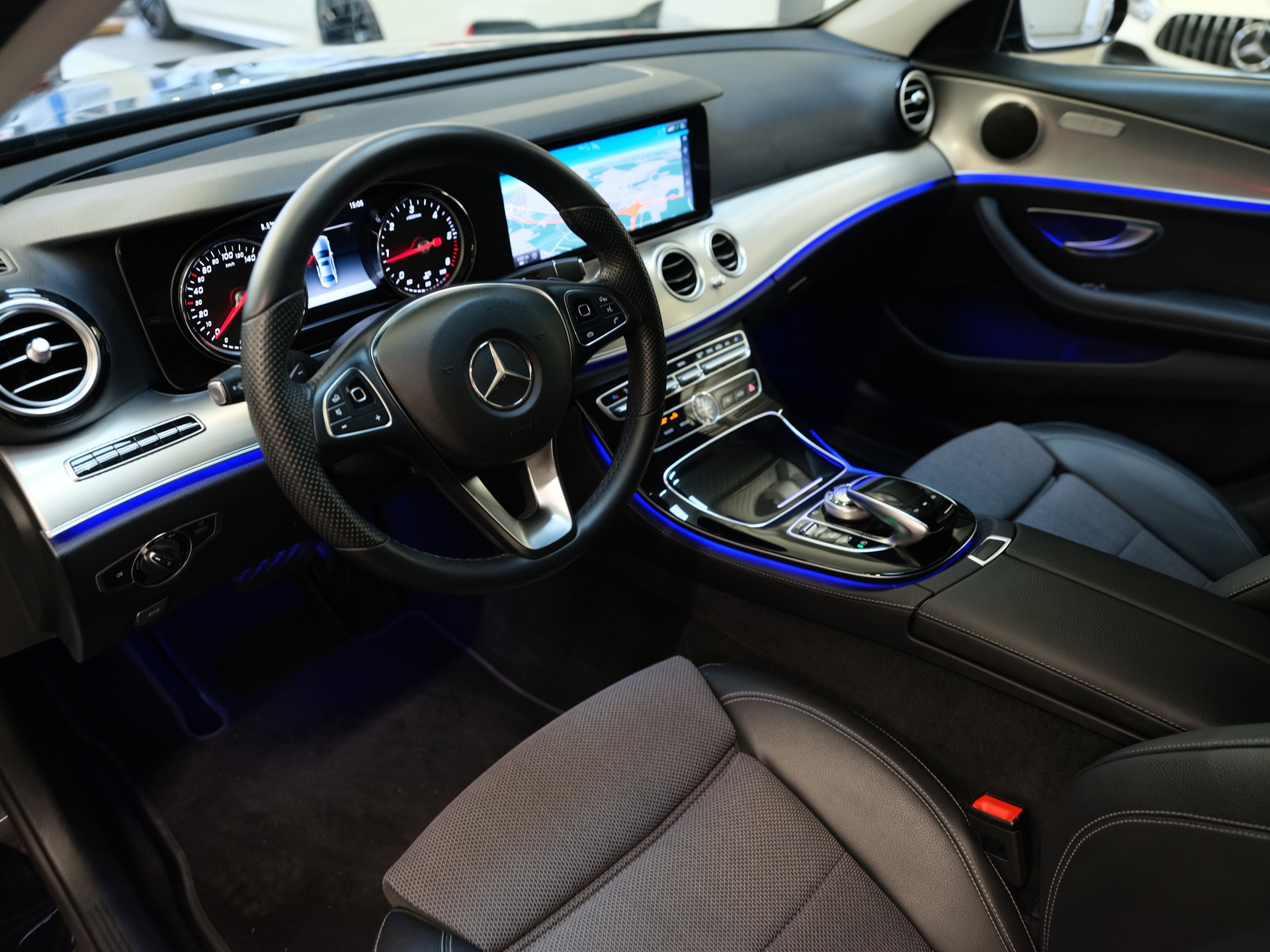 MERCEDES-BENZ E 220 d Avantgarde 9G-Tronic-image-7