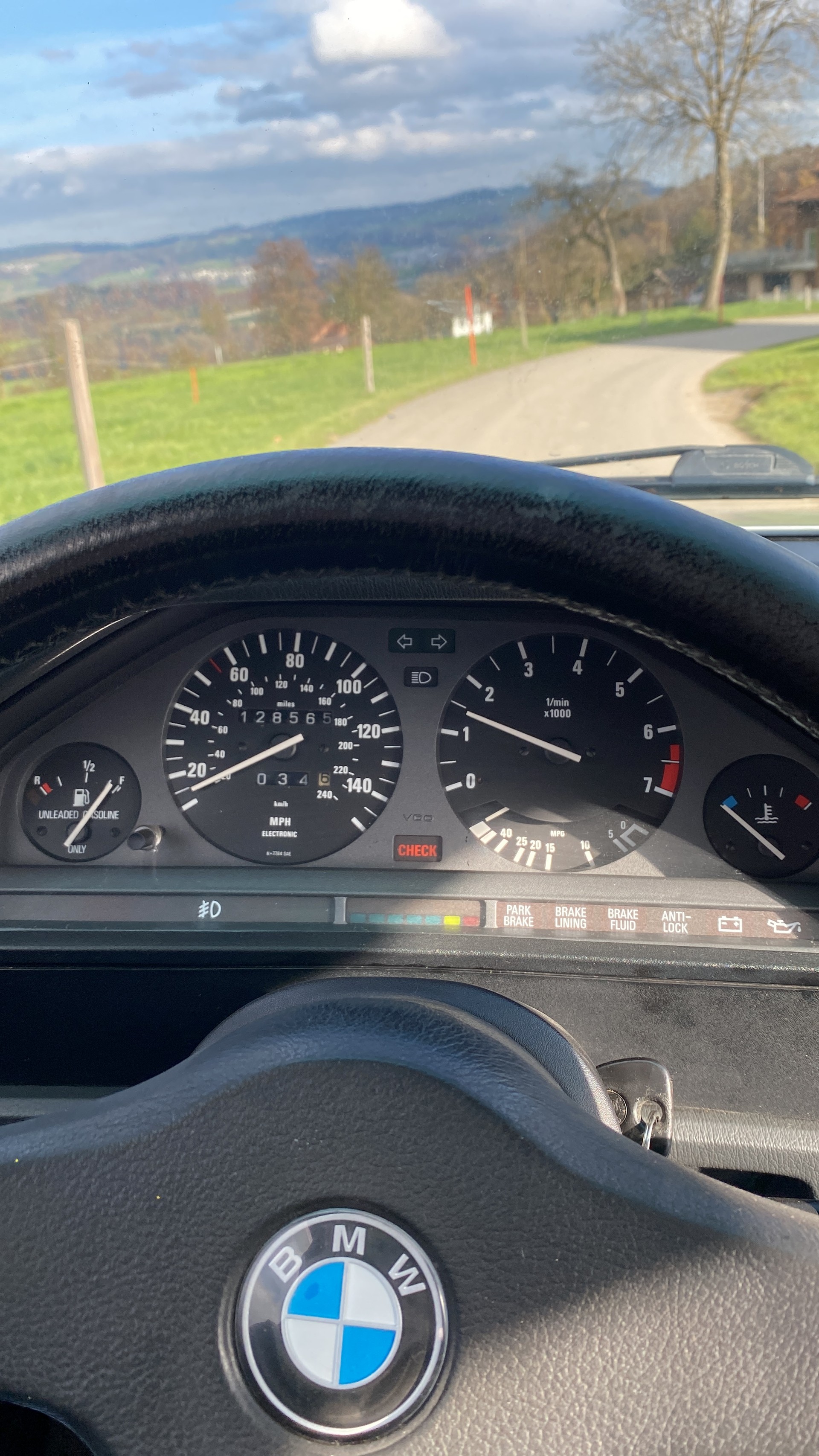 BMW 325-image-4