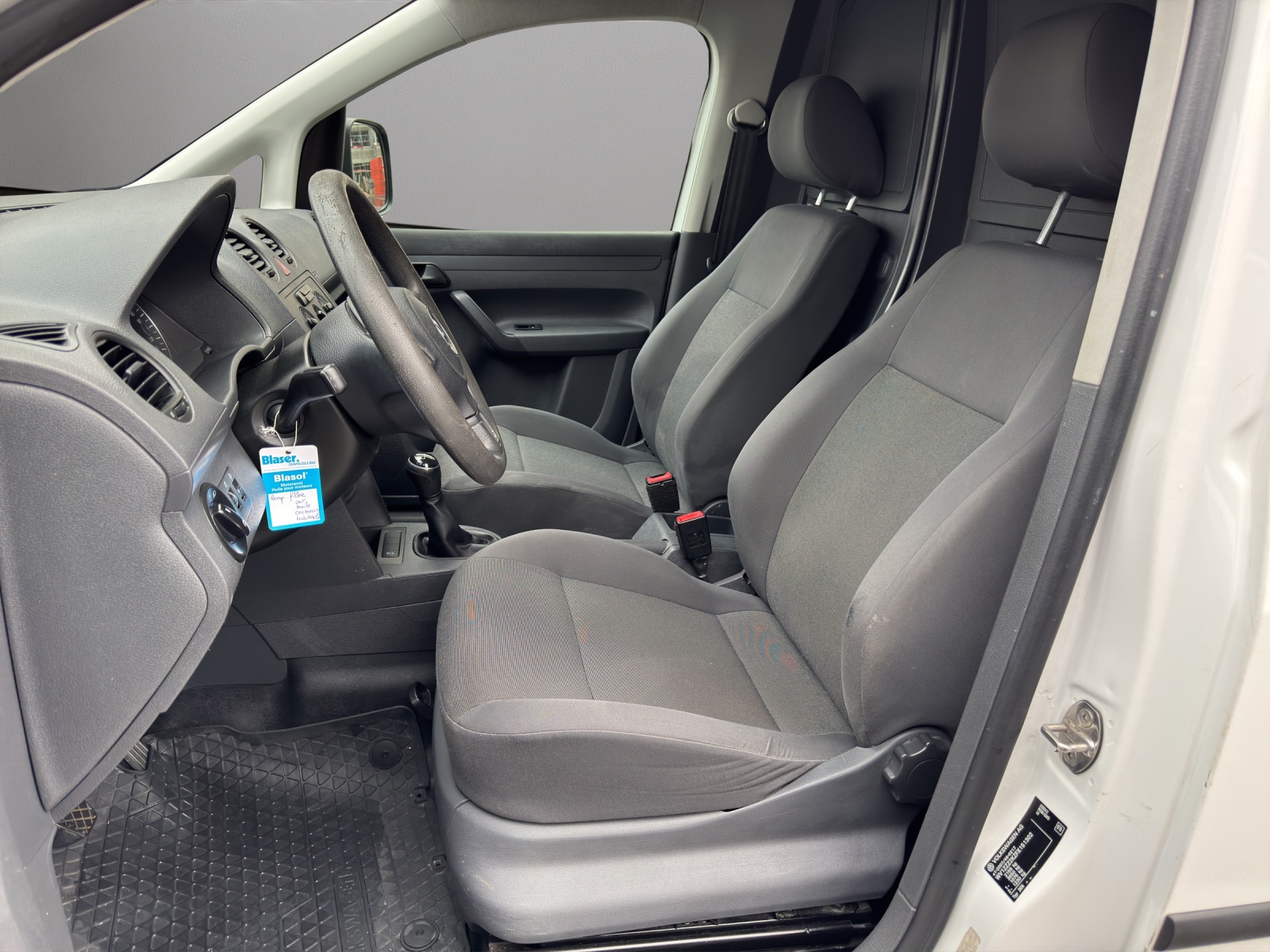 VW Caddy 1.6 TDI BlueMotion Technology-image-8
