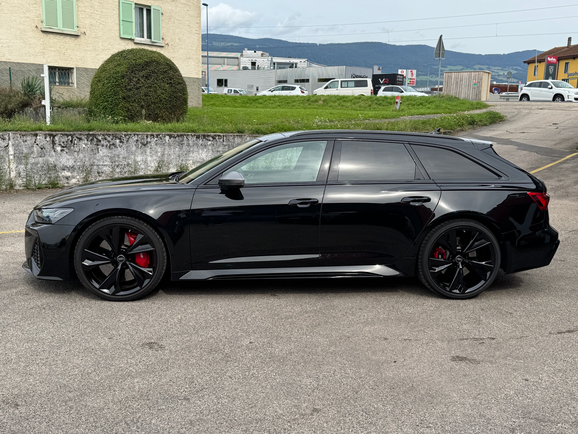 AUDI RS6 Avant 4.0 TFSI V8 Performance quattro-image-1