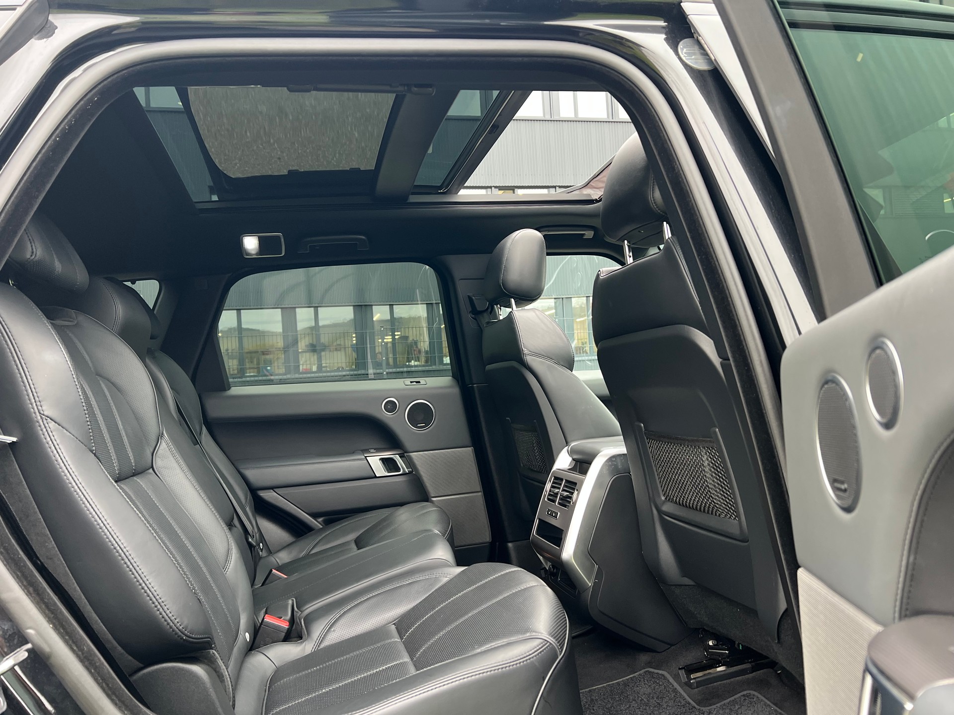LAND ROVER Range Rover Sport 3.0 SDV6 HSE -7 Plätzer Automatic-image-24