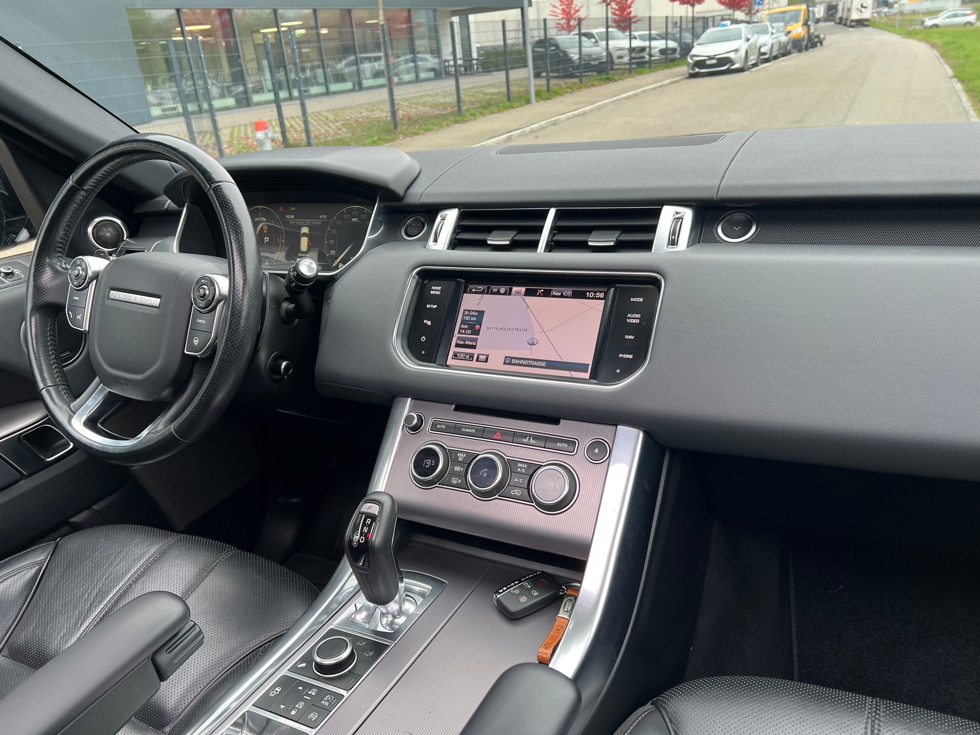 LAND ROVER Range Rover Sport 3.0 SDV6 HSE -7 Plätzer Automatic-image-17