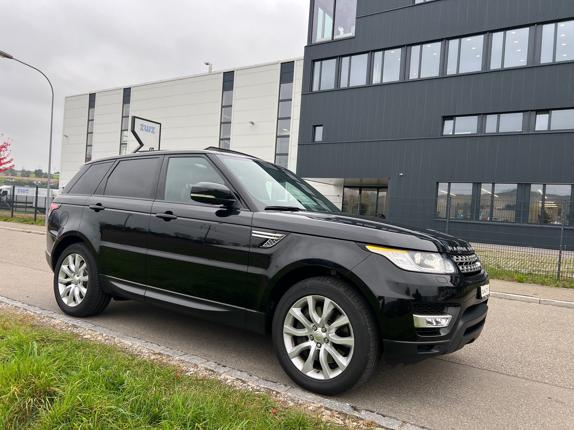 LAND ROVER Range Rover Sport 3.0 SDV6 HSE -7 Plätzer Automatic-image-2