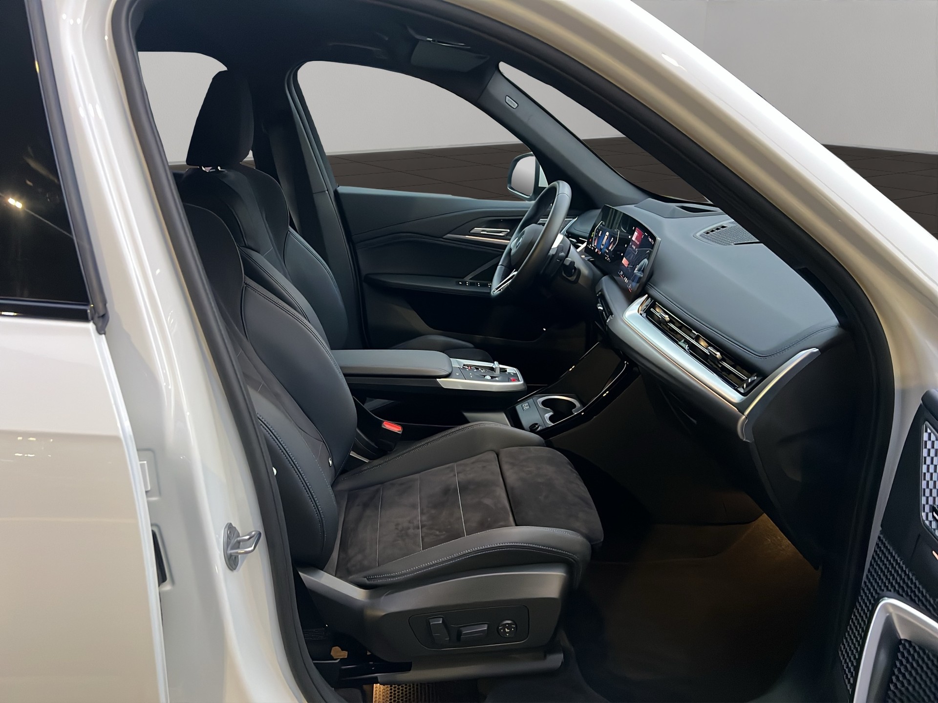 BMW X1 xDrive 20d 48V M Sport-image-15