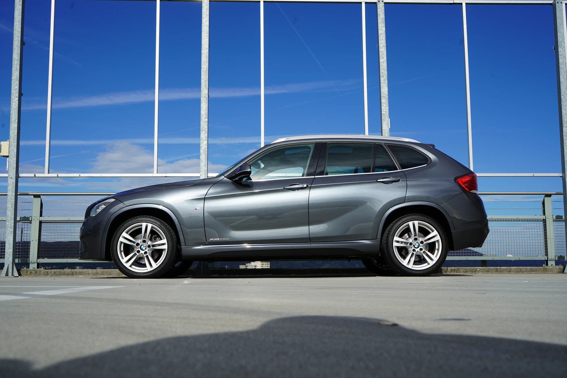 BMW X1 xDRIVE 25d STEPTRONIC M SPORT PLUS l 218 PS-image-3