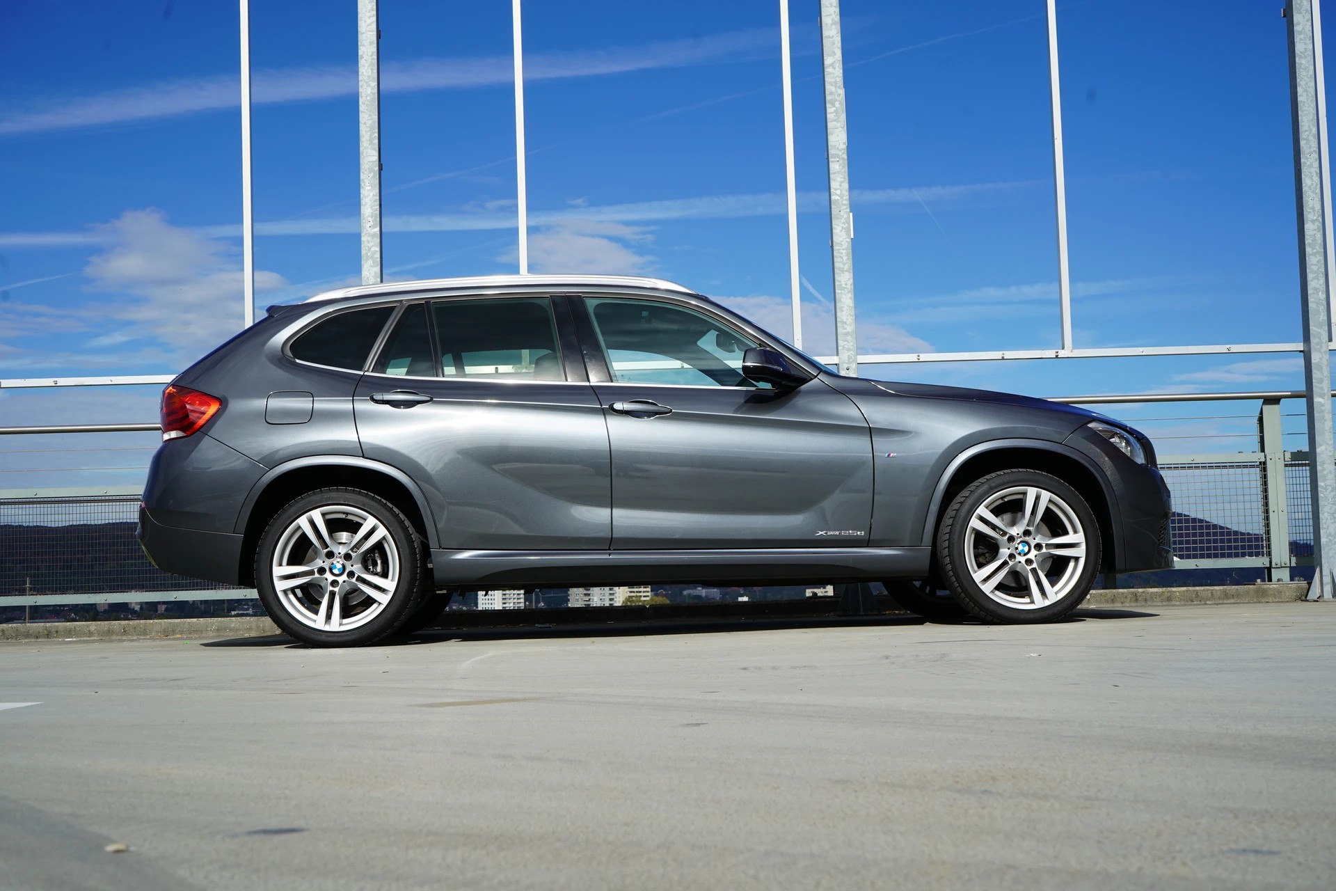 BMW X1 xDRIVE 25d STEPTRONIC M SPORT PLUS l 218 PS-image-0
