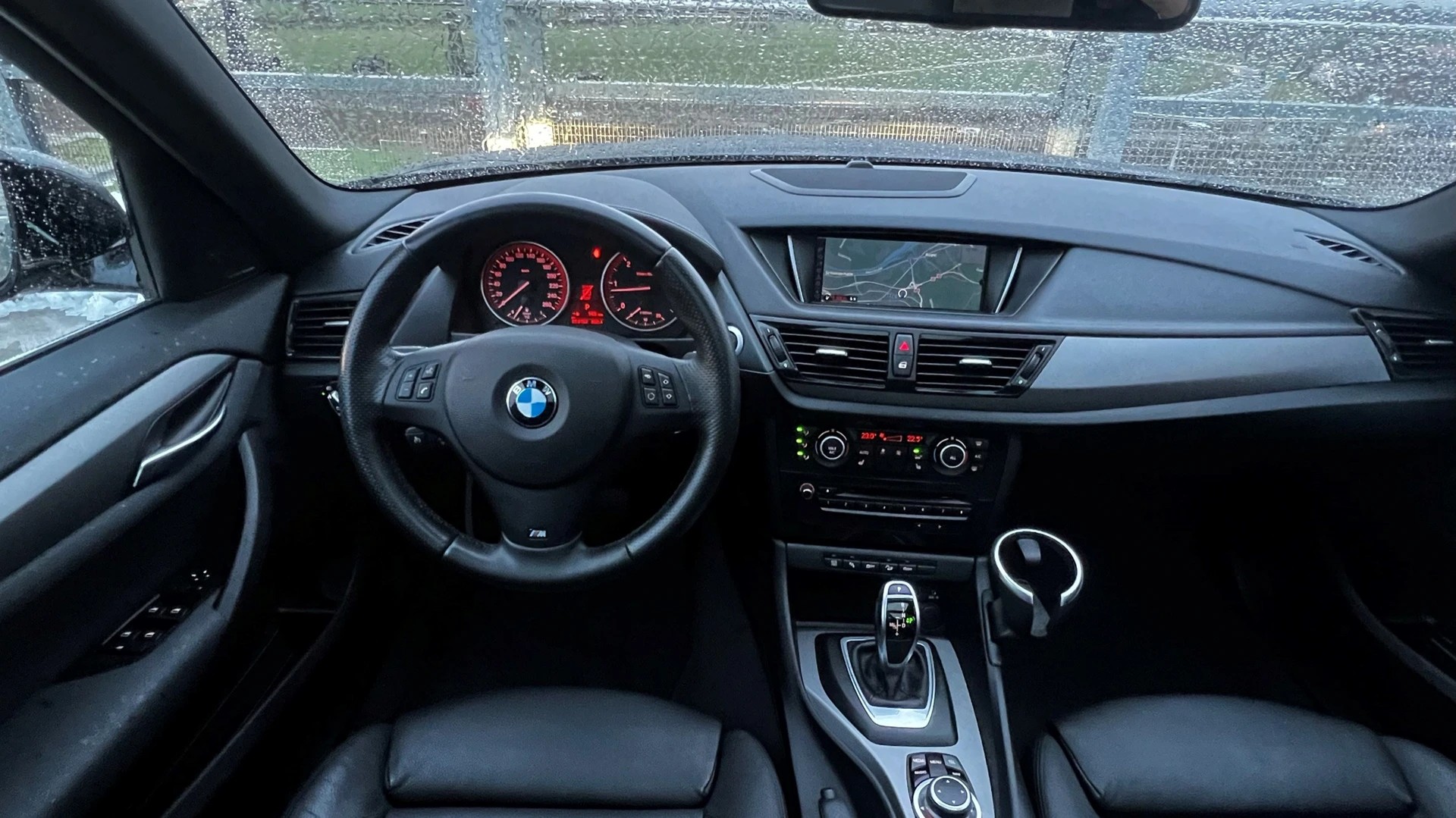 BMW X1 xDRIVE 25d STEPTRONIC M SPORT PLUS l 218 PS-image-19