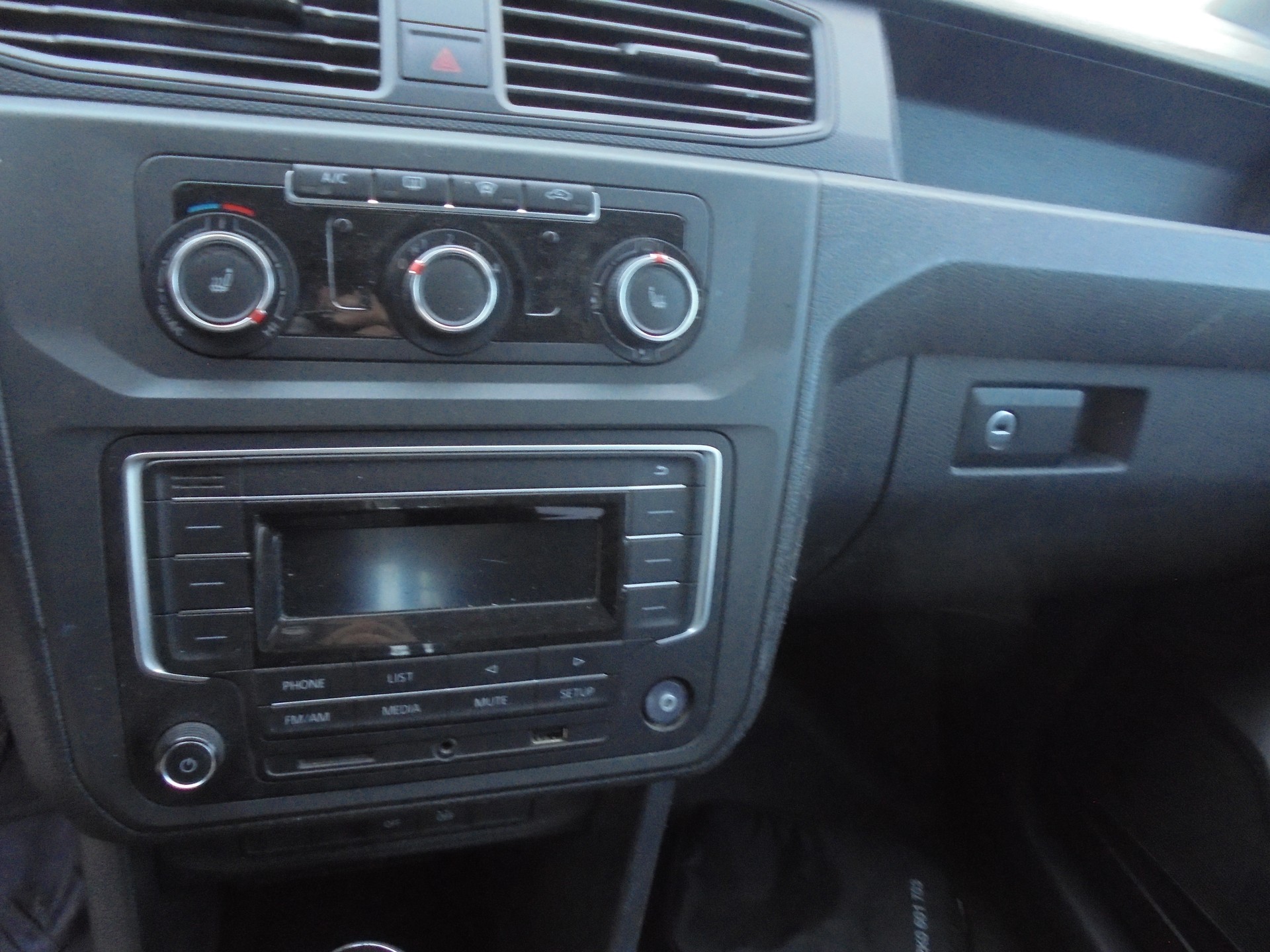 VW Caddy 2.0TDI 4Motion BlueMotion Technology-image-7