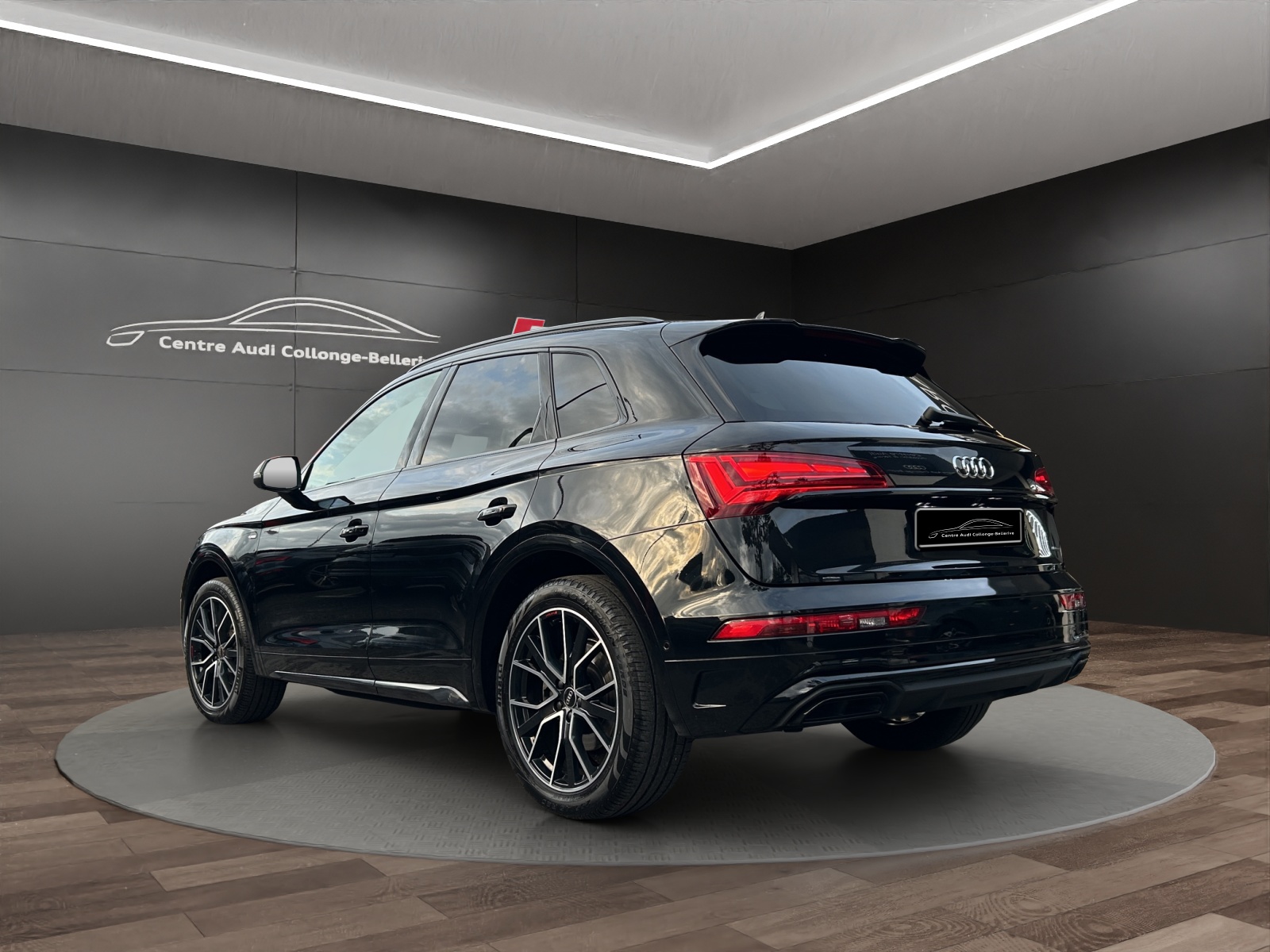 AUDI Q5 40 TDI Black Edition quattro S-tronic-image-3