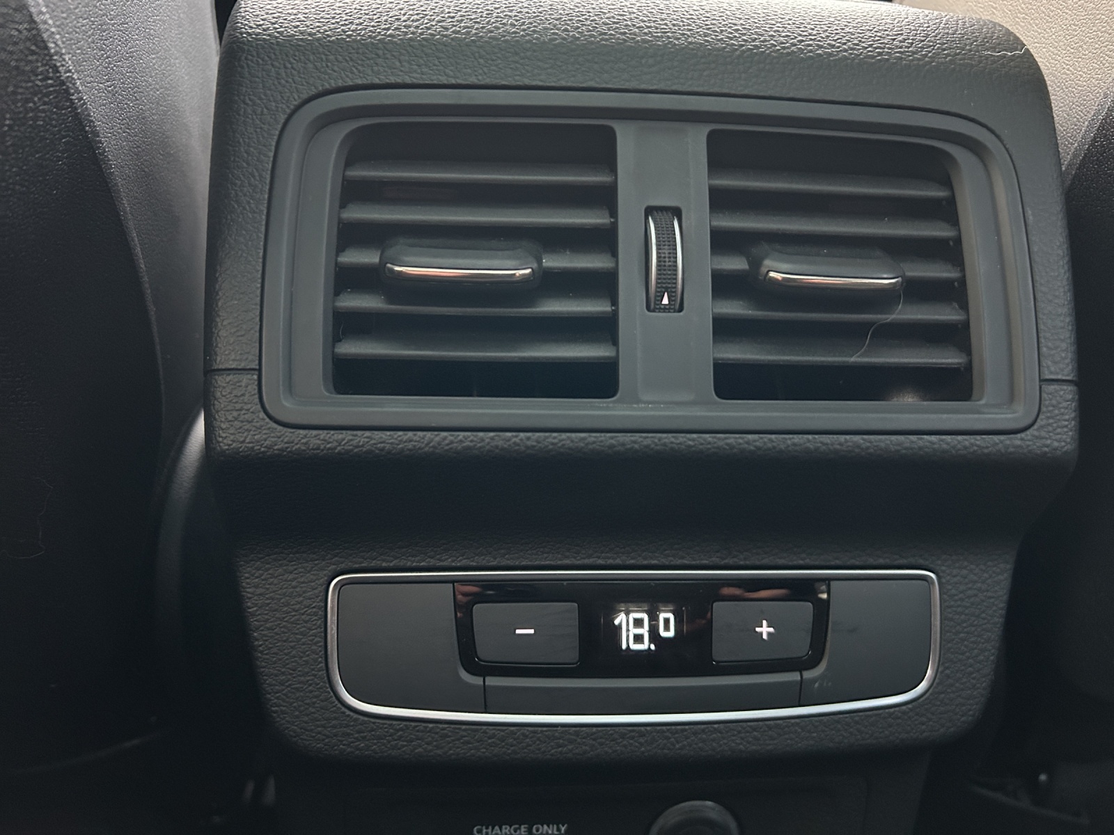 AUDI Q5 40 TDI Black Edition quattro S-tronic-image-13