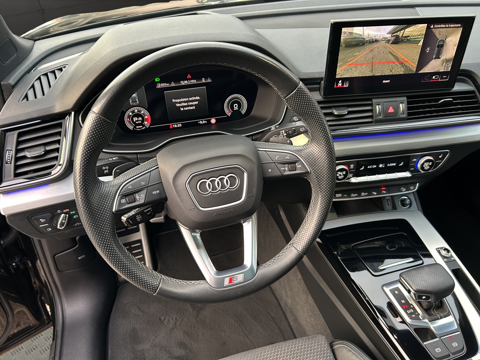 AUDI Q5 40 TDI Black Edition quattro S-tronic-image-9