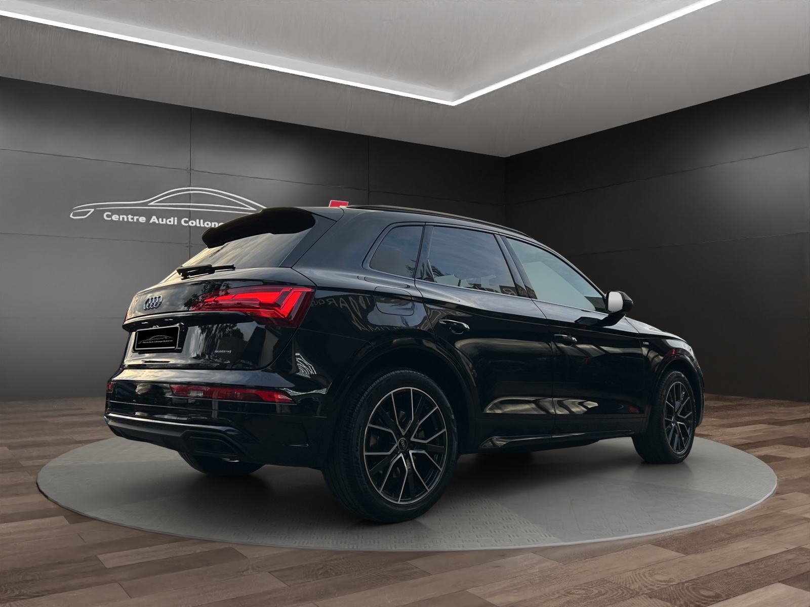 AUDI Q5 40 TDI Black Edition quattro S-tronic-image-5