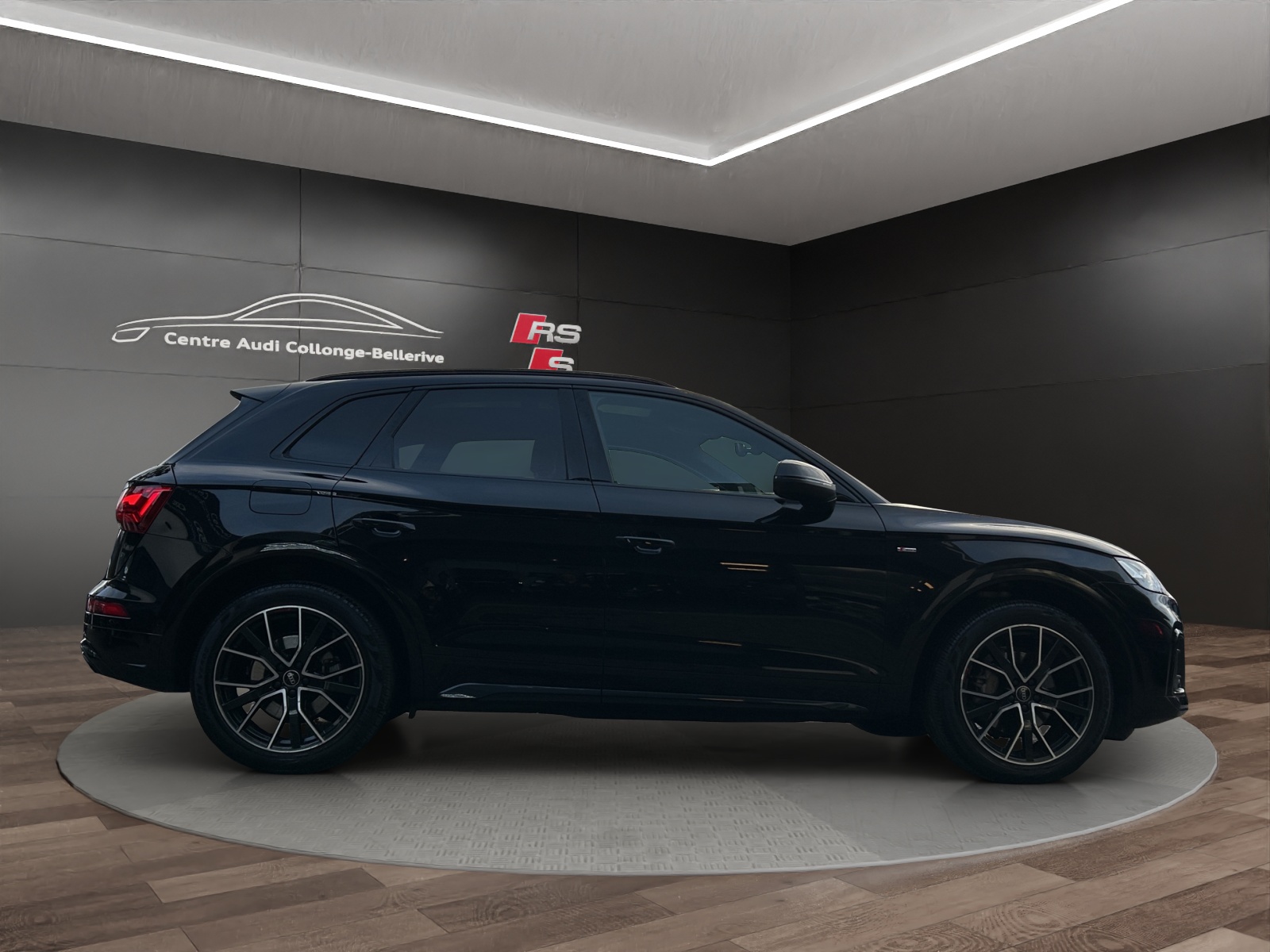 AUDI Q5 40 TDI Black Edition quattro S-tronic-image-6