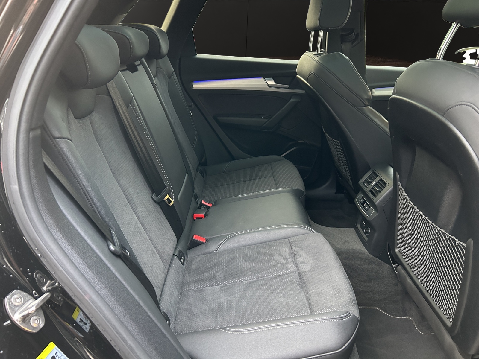 AUDI Q5 40 TDI Black Edition quattro S-tronic-image-16