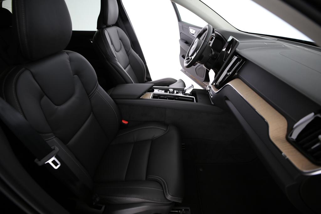 VOLVO XC60 2.0 T6 TE Ultra Dark eAWD-image-8