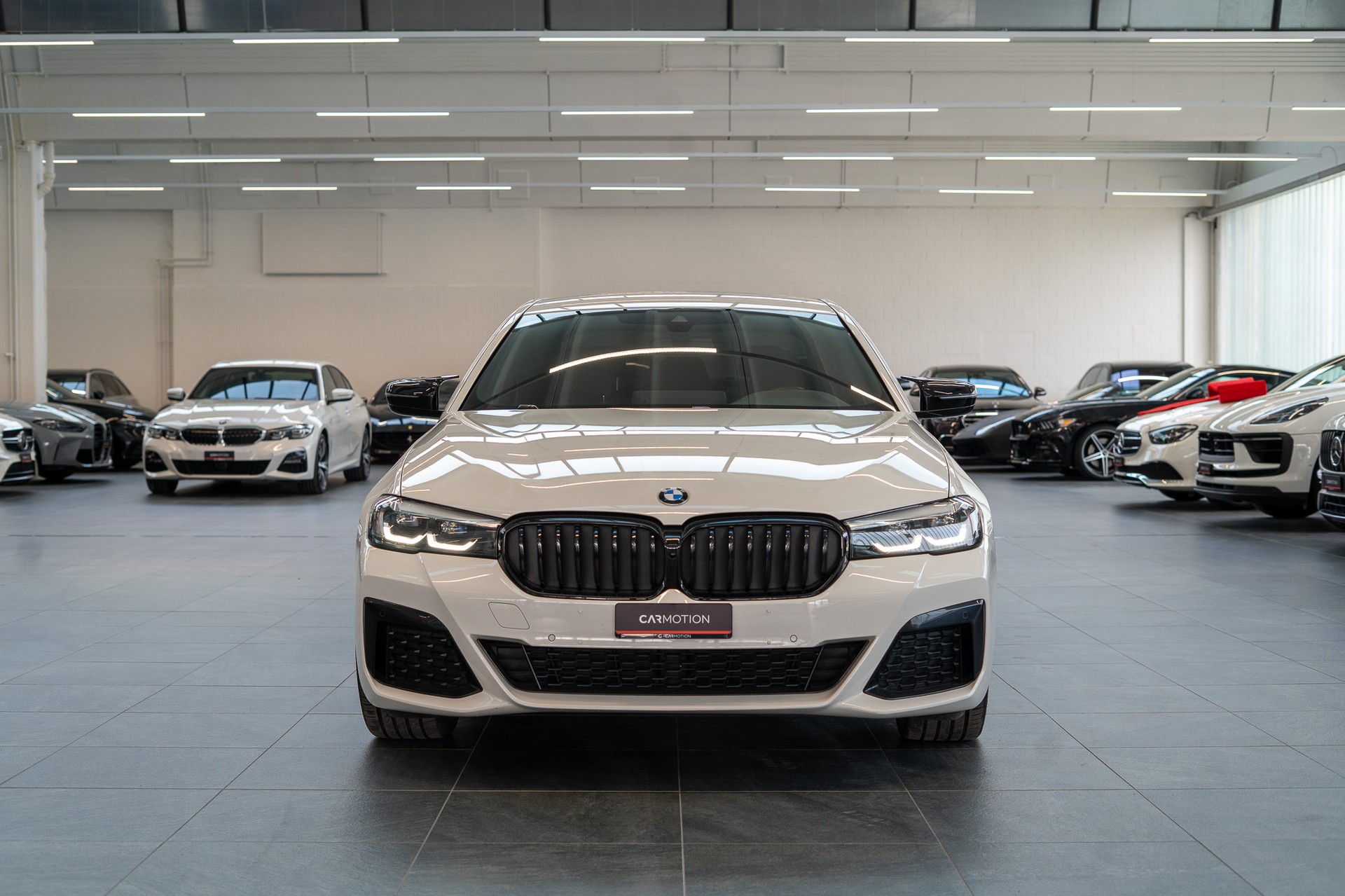 BMW 530i xDrive SAG M-Sport / Rückfahrkamera / El.Sitze / Ambientebeleuchtung-showroom-element-1