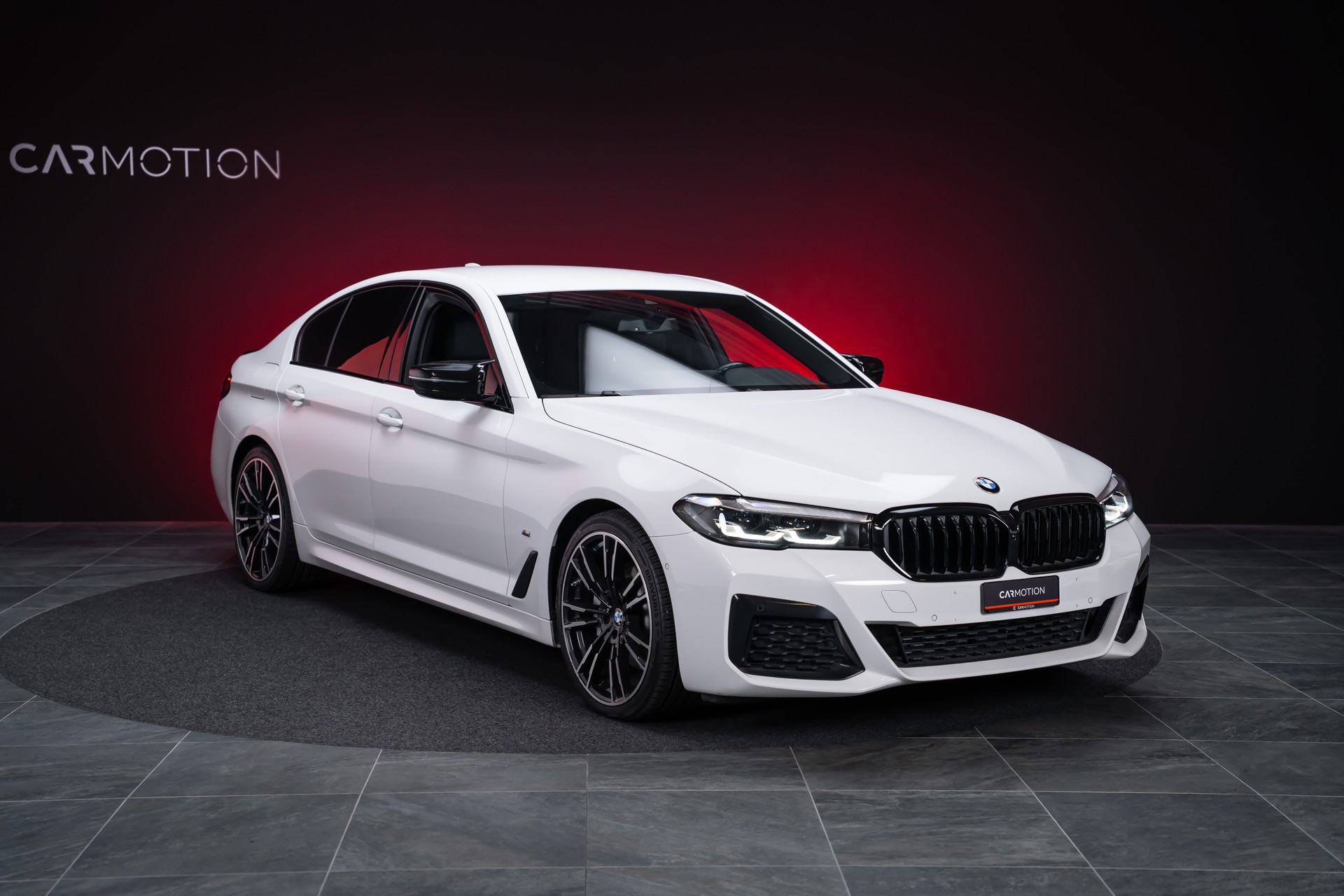 BMW 530i xDrive SAG M-Sport / Alcantara Sitze / Rückfahrkamera / El.Sitze / Ambientebeleuchtung-image-3