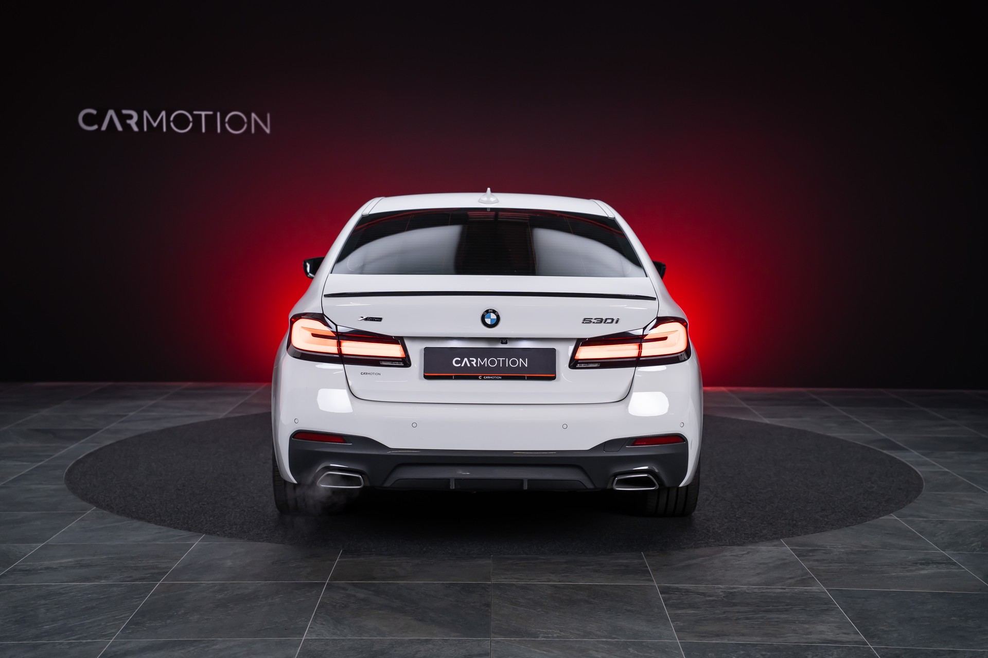 BMW 530i xDrive SAG M-Sport / Alcantara Sitze / Rückfahrkamera / El.Sitze / Ambientebeleuchtung-image-6
