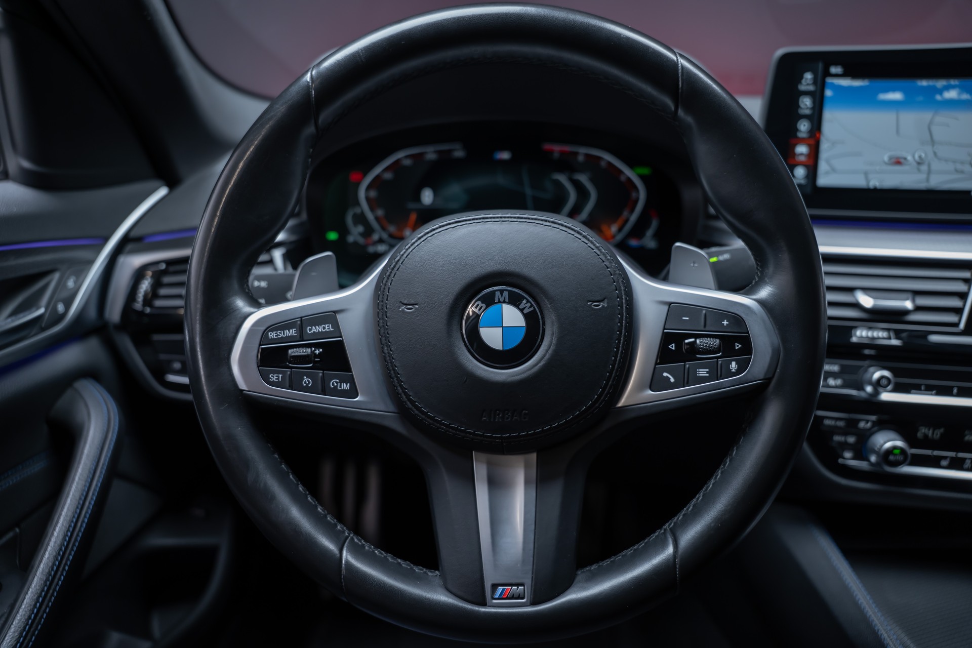 BMW 530i xDrive SAG M-Sport / Alcantara Sitze / Rückfahrkamera / El.Sitze / Ambientebeleuchtung-image-25