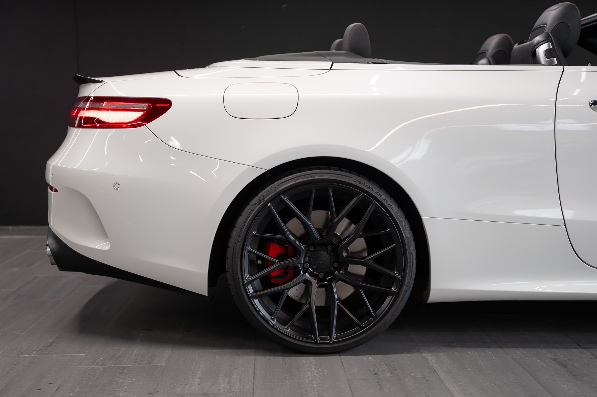 MERCEDES-BENZ E 53 Cabriolet AMG 4 Matic+ 9G-Tronic / CH Auto / Sitzbelüftung / Nackenheizung / Red Stiching Elemente / Burmester-image-7
